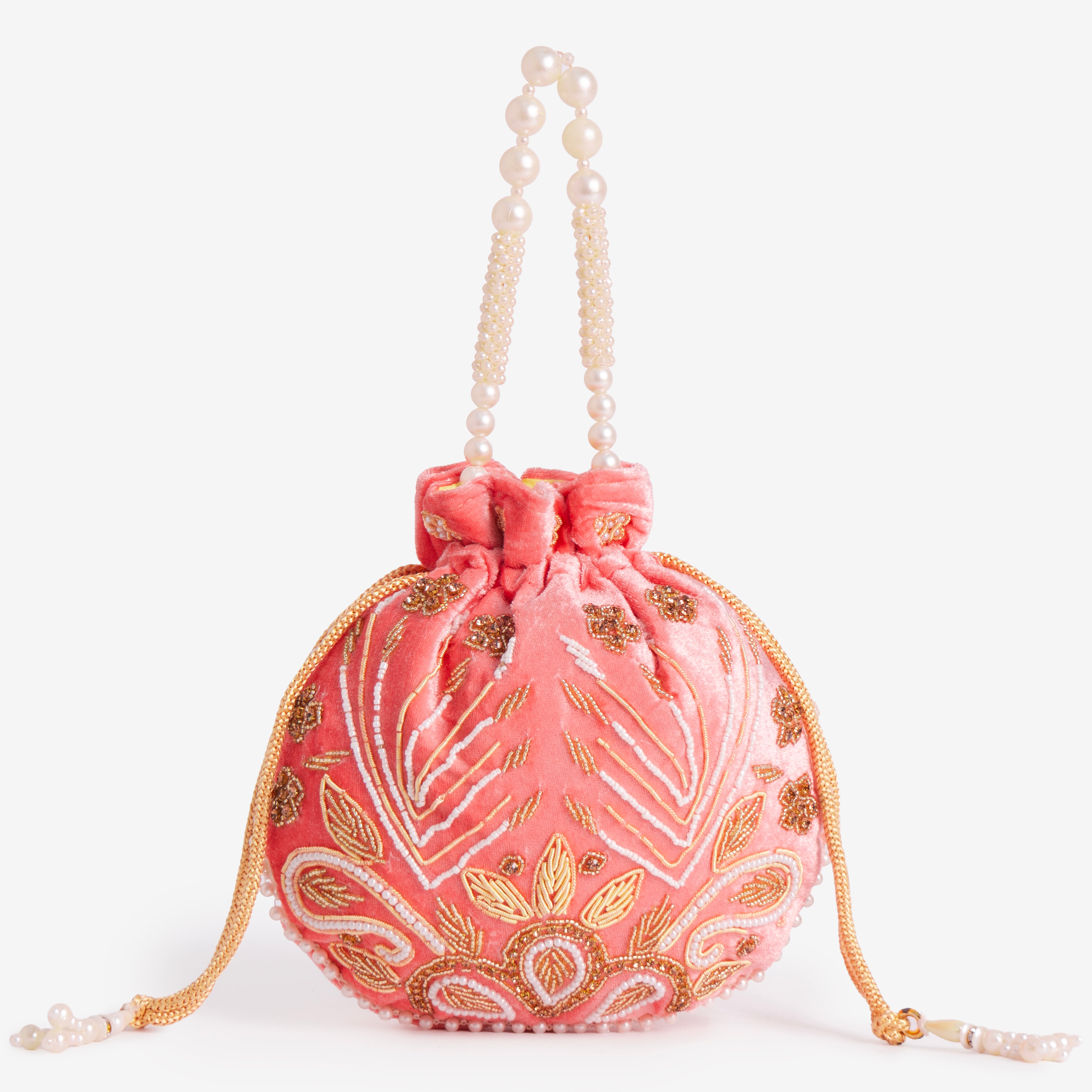 Majestic Charm | Cara