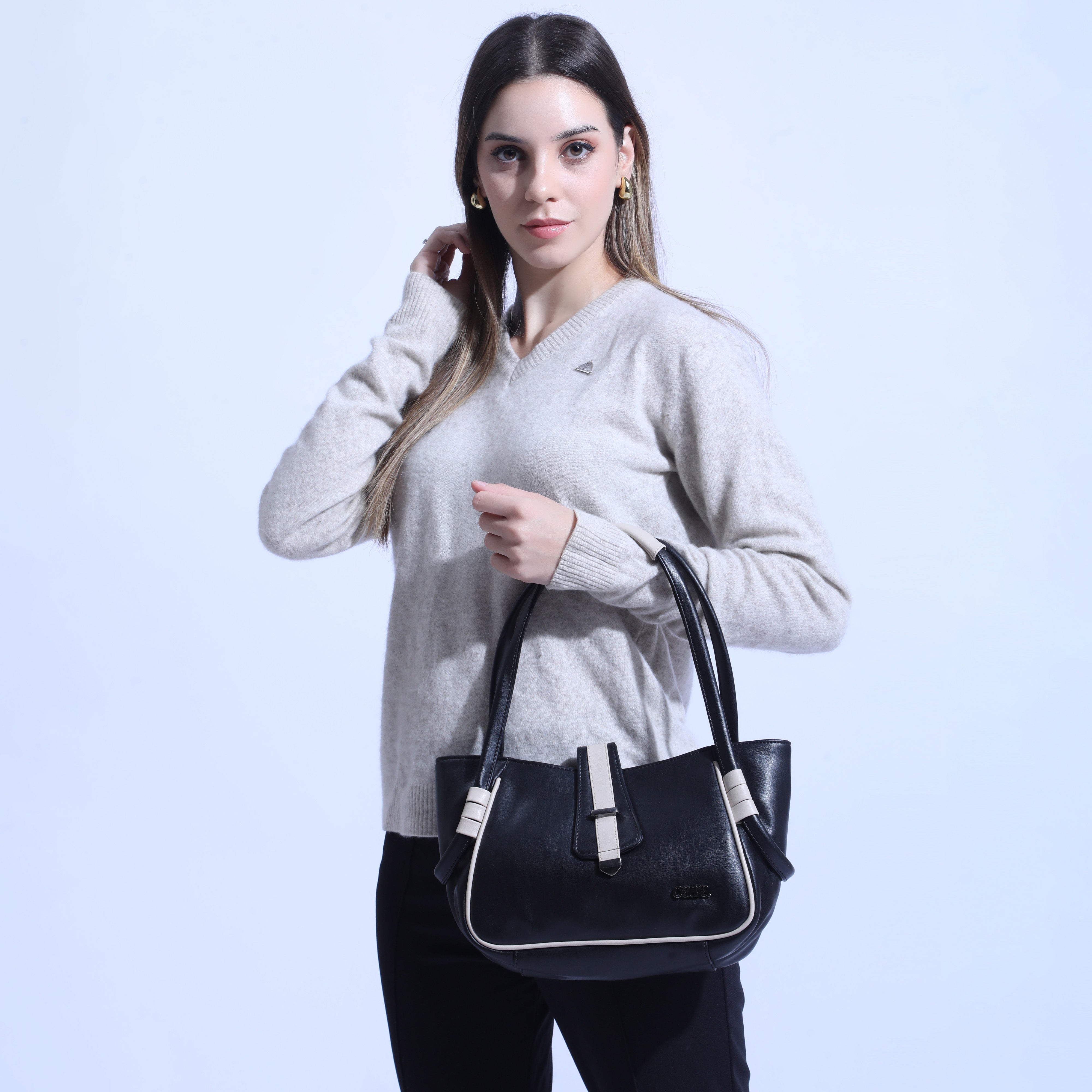 Black Boldly Dynamic haNDBAG | CARA