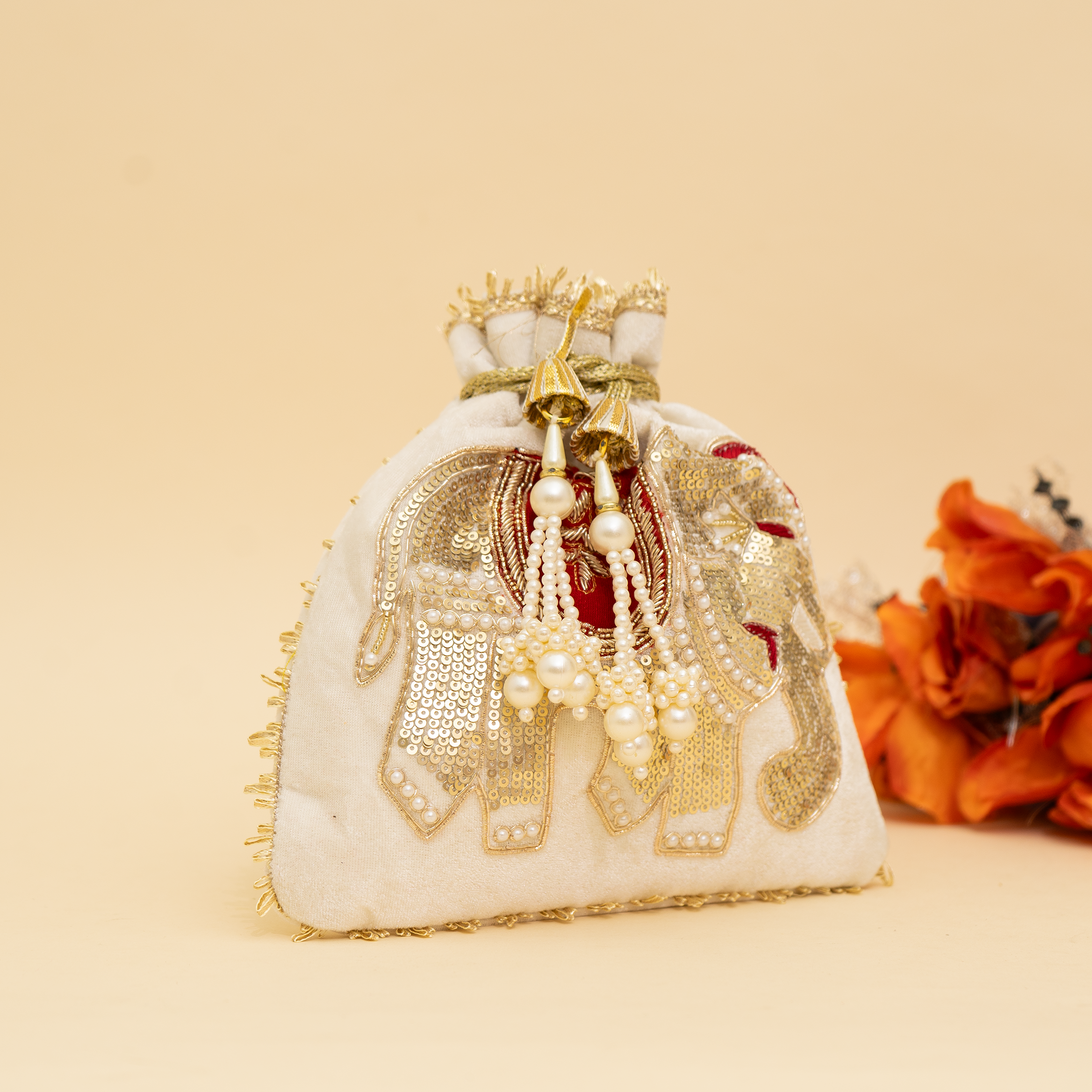 Rajsi Haathi Potli | Cara