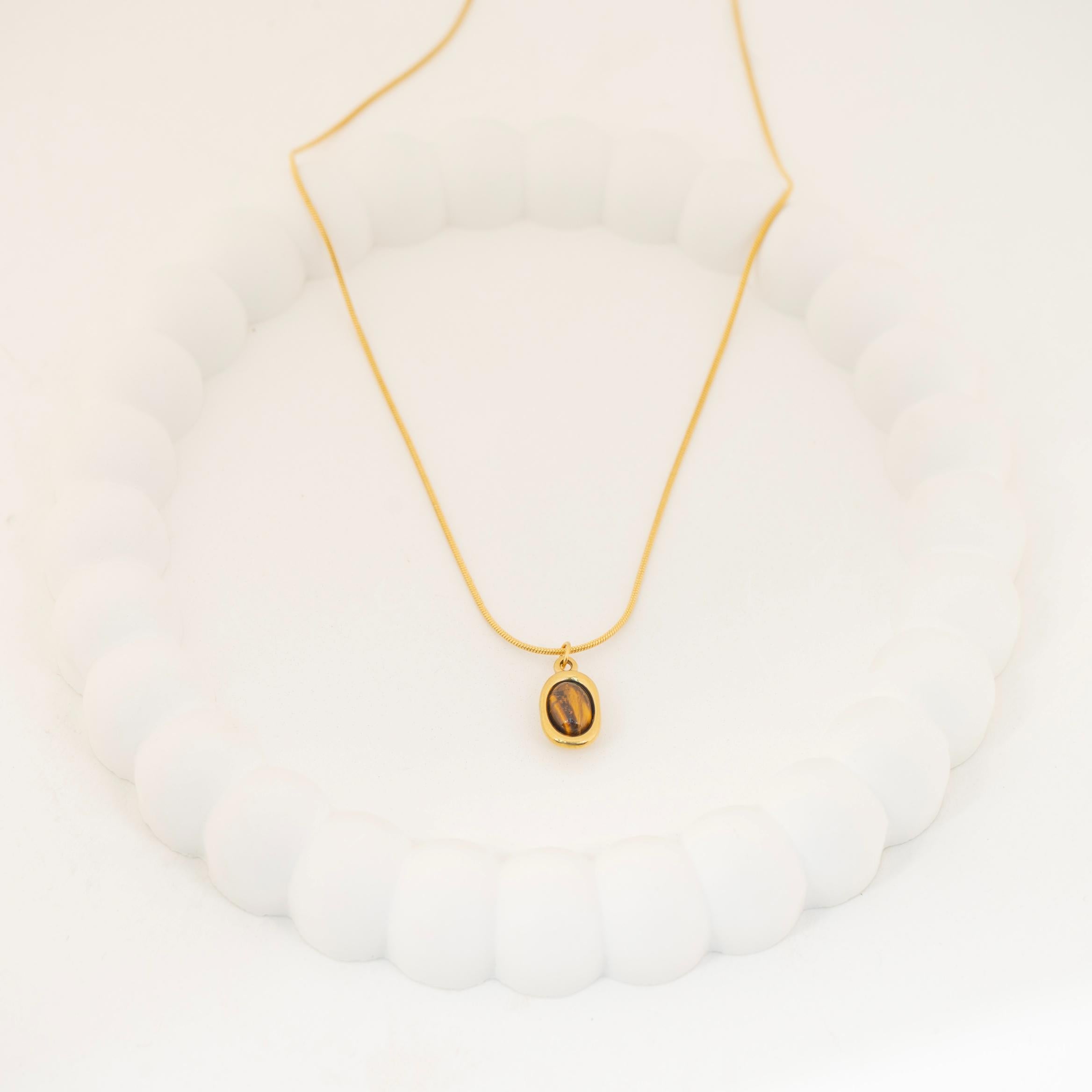 Sovereign Oval Necklace