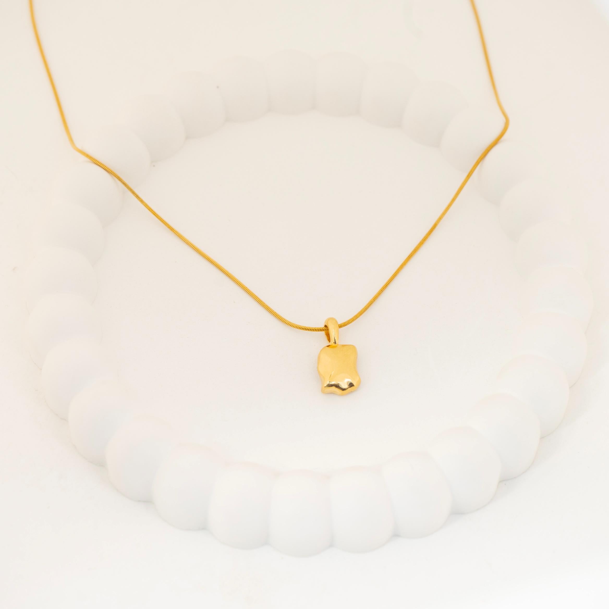 Refined Line Necklace