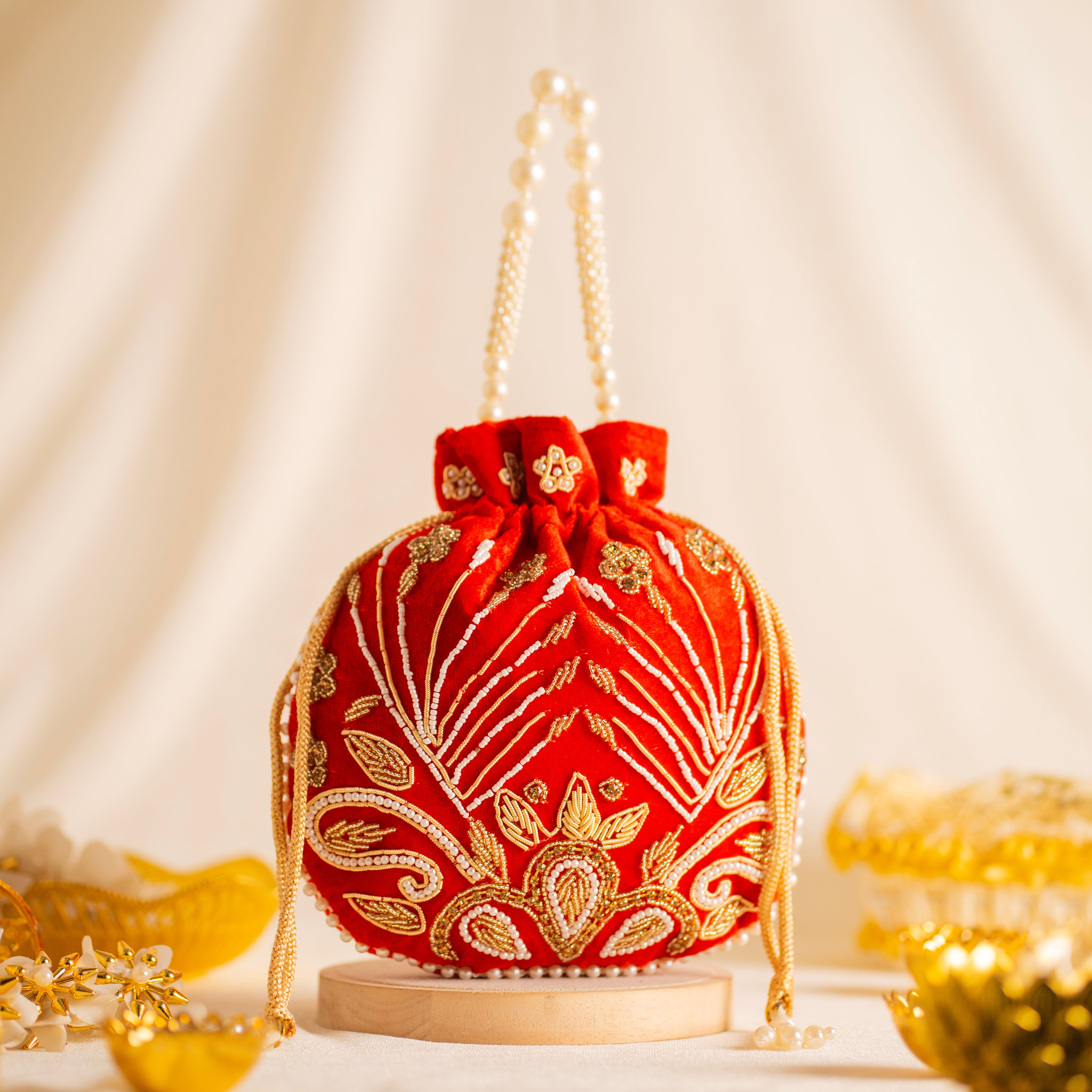 Majestic Charm | Cara