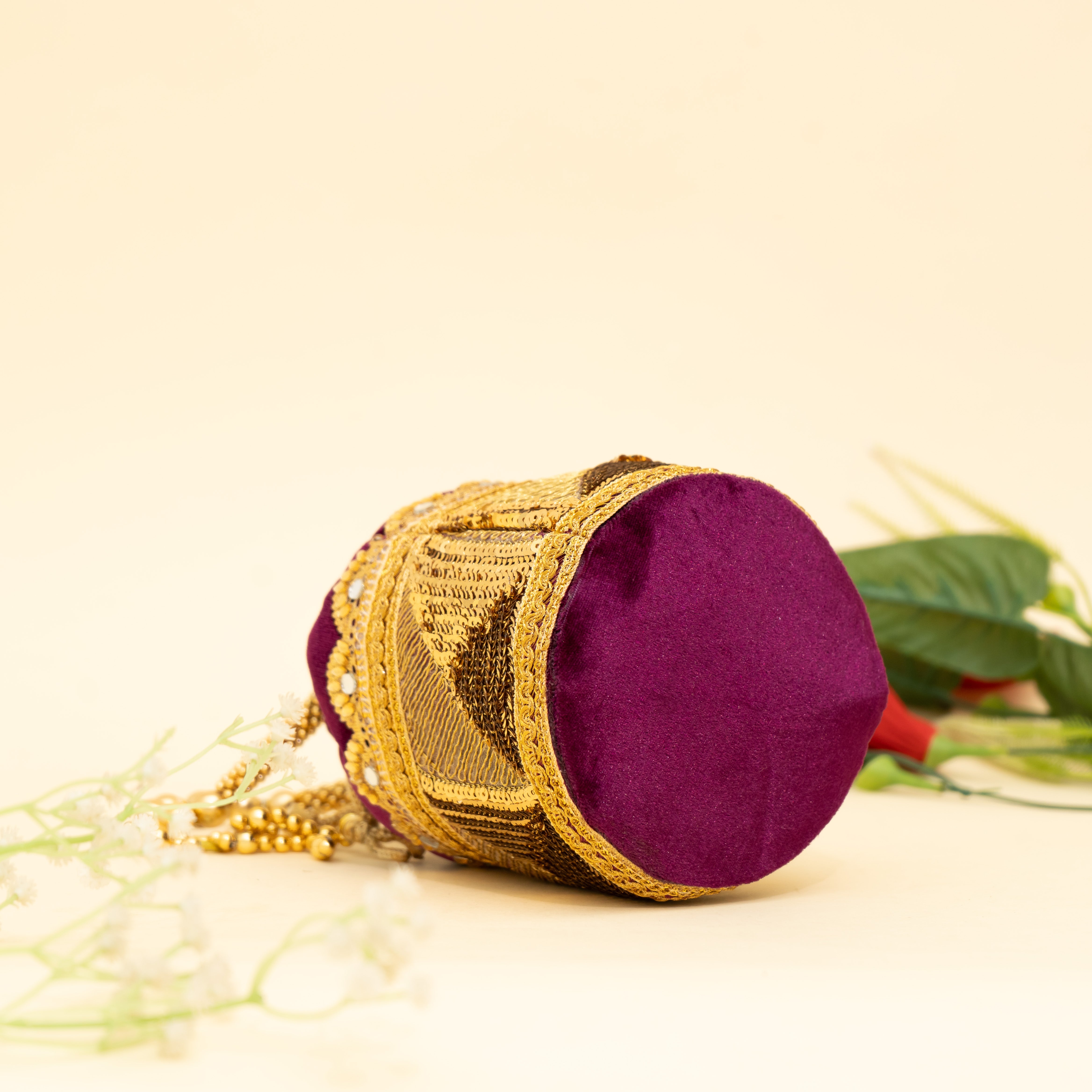 Wine Golden Gleam potli | cara