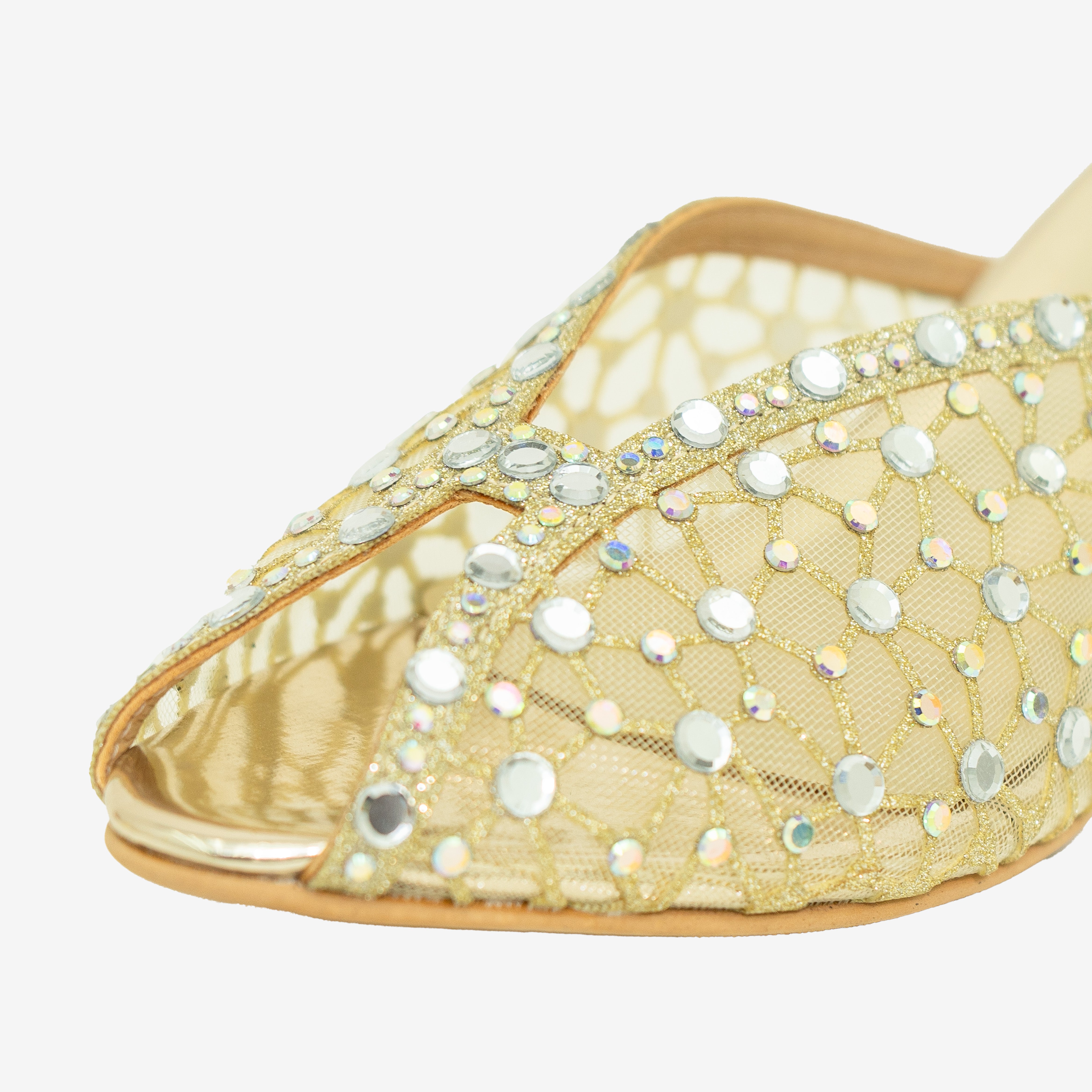 GOLD Radiance Walk | Cara