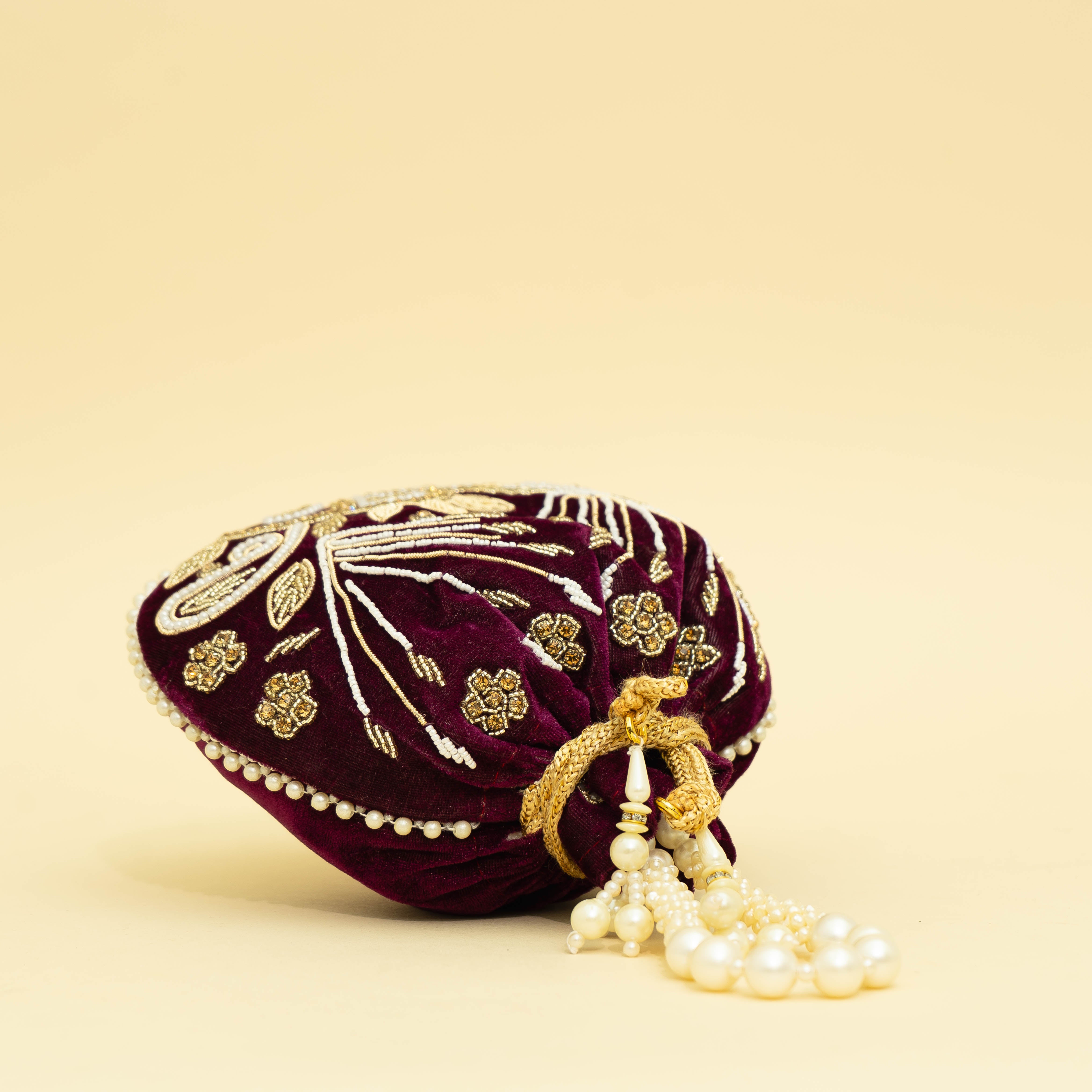 Majestic Charm | Cara