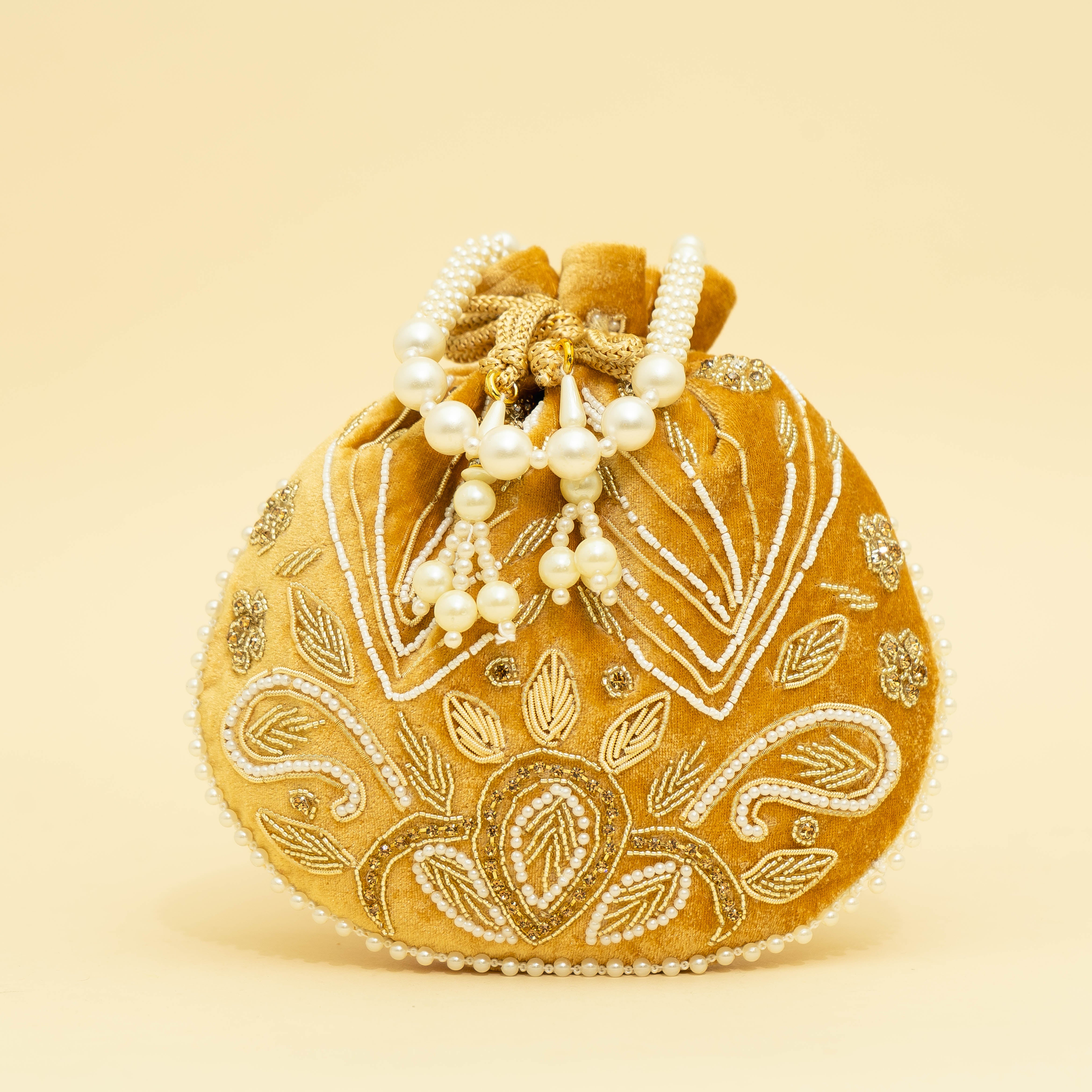 Majestic Charm | Cara