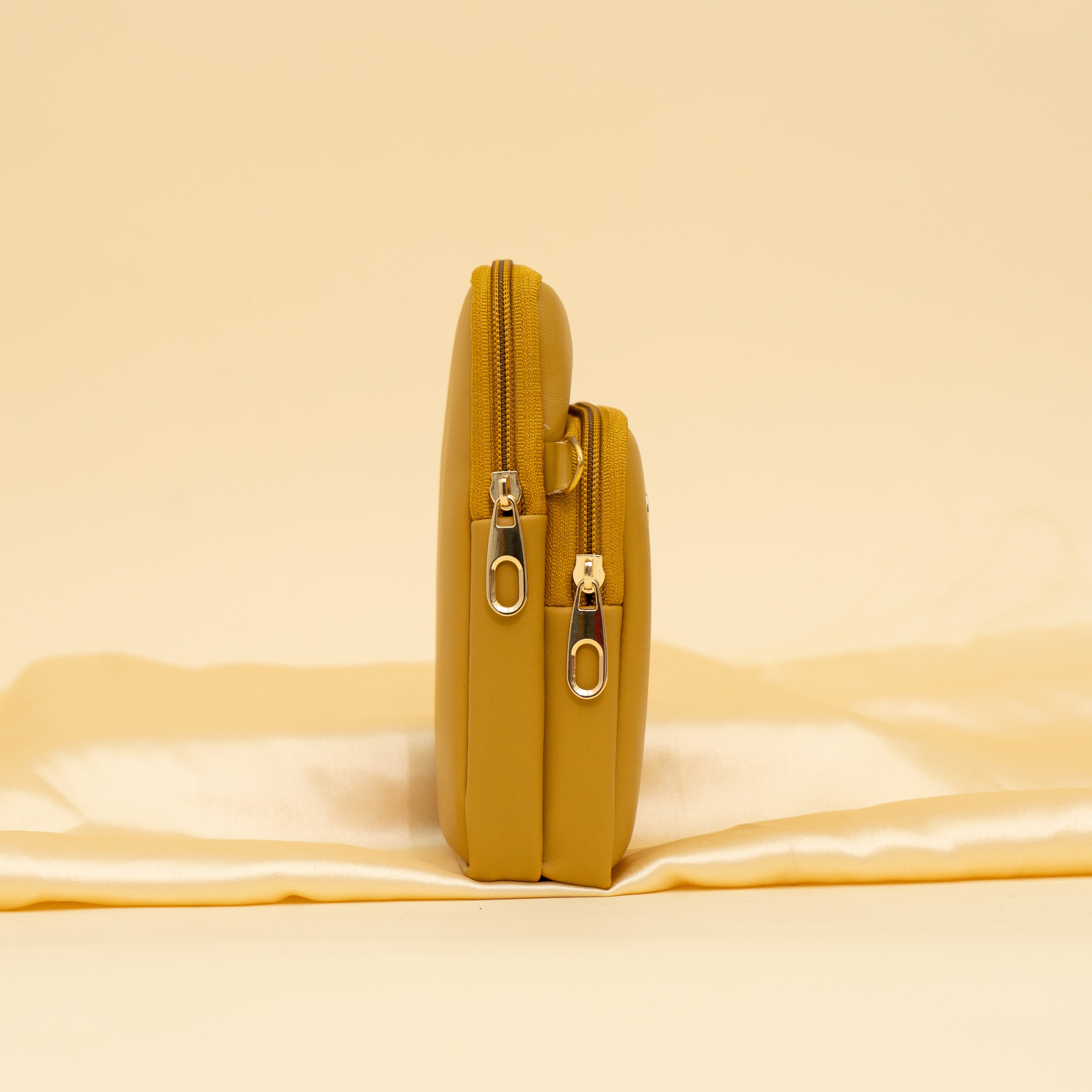 yellow Daily Drip mobile sling| cara