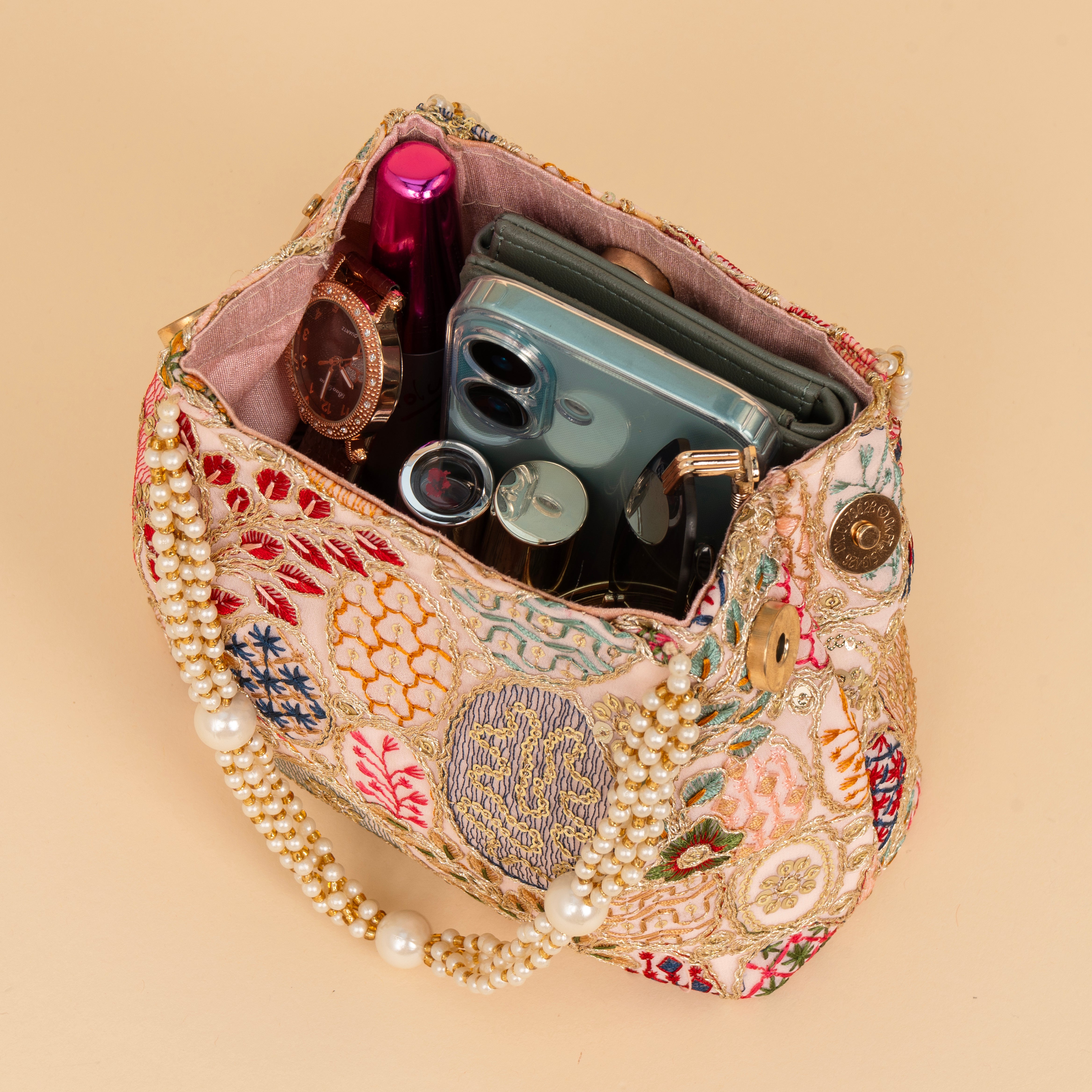 Opulent Pearl Potli
