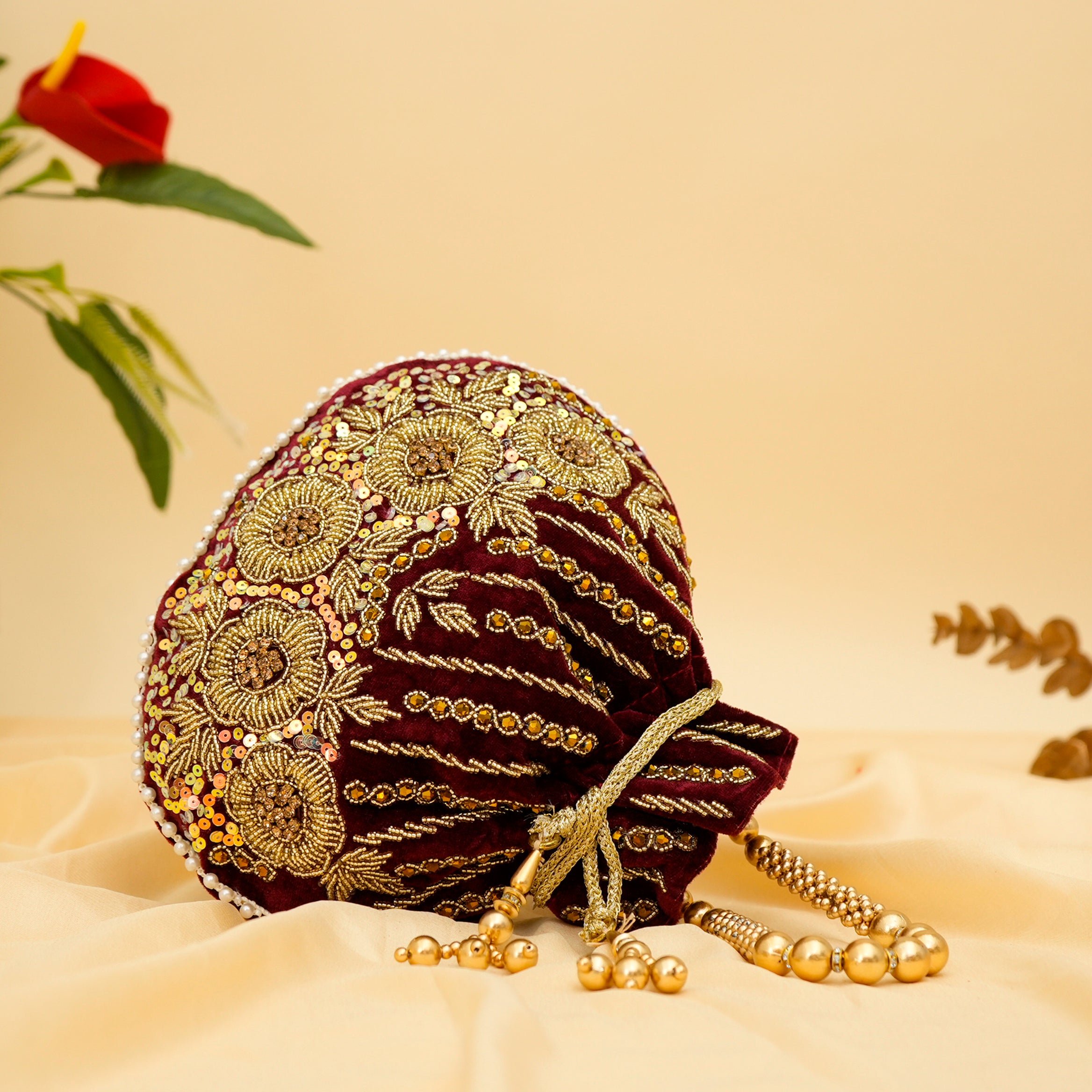 Graceful Threads Potli