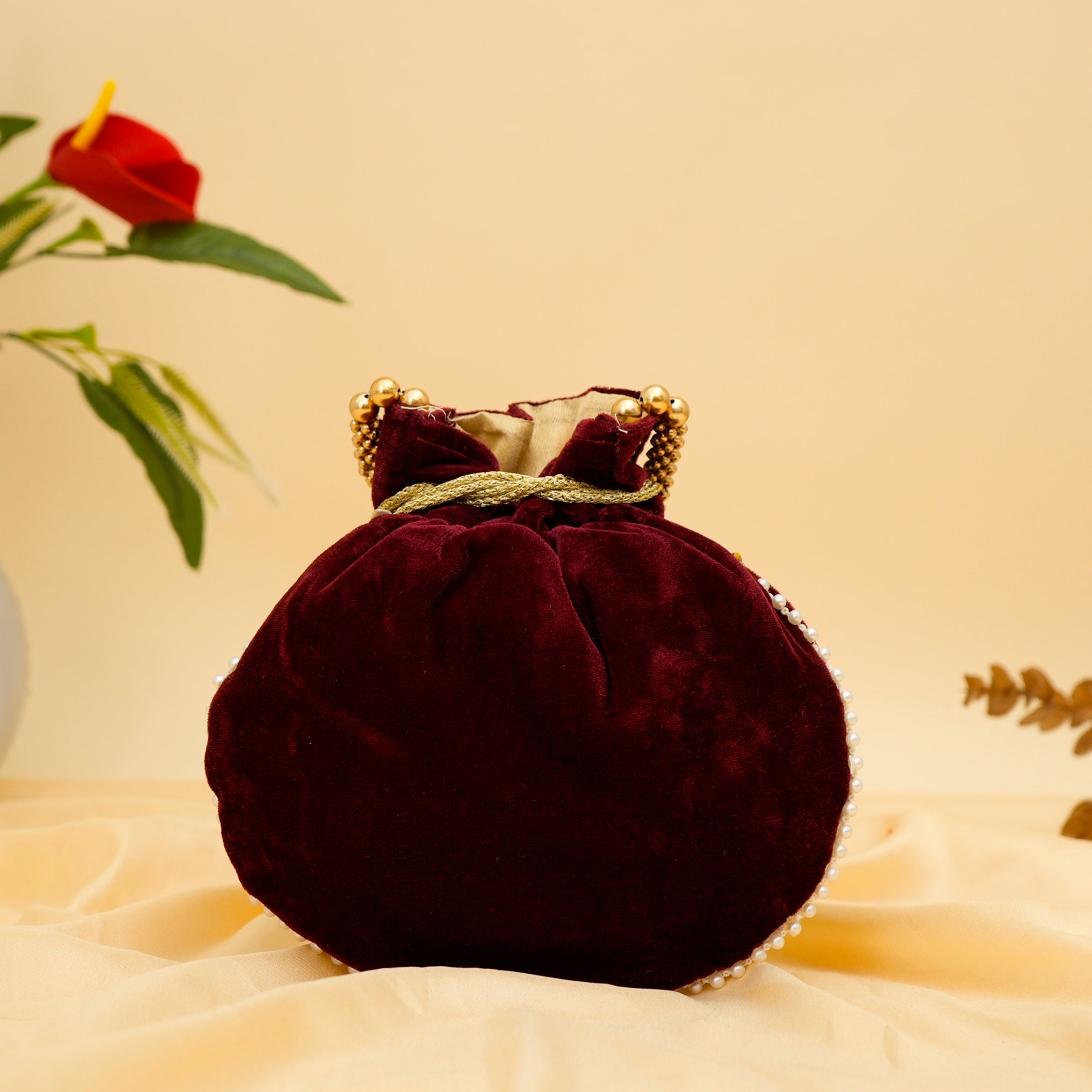 Graceful Threads Potli