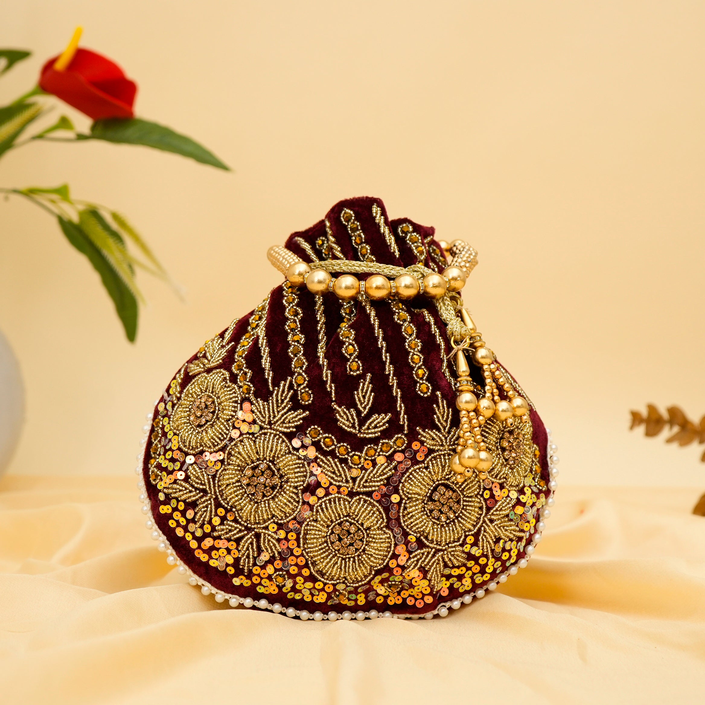 Graceful Threads Potli