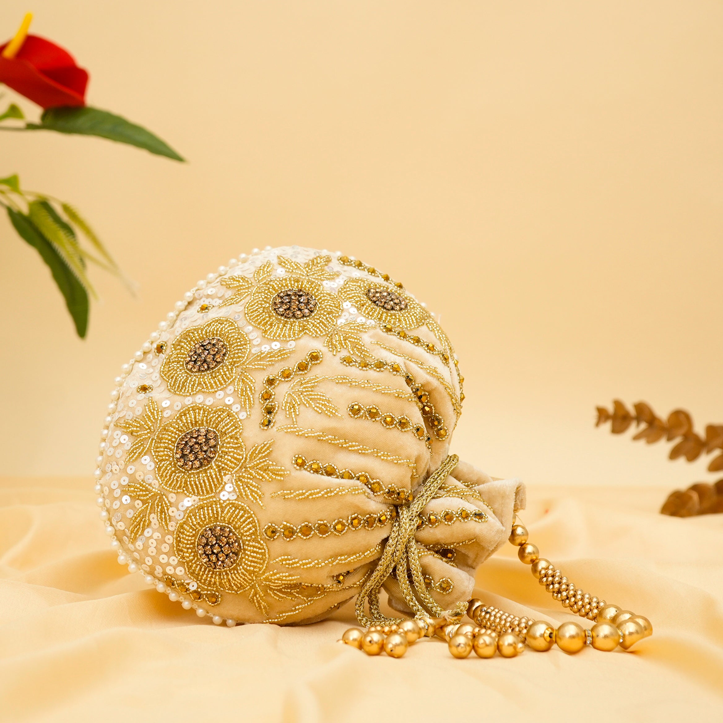 Graceful Threads Potli