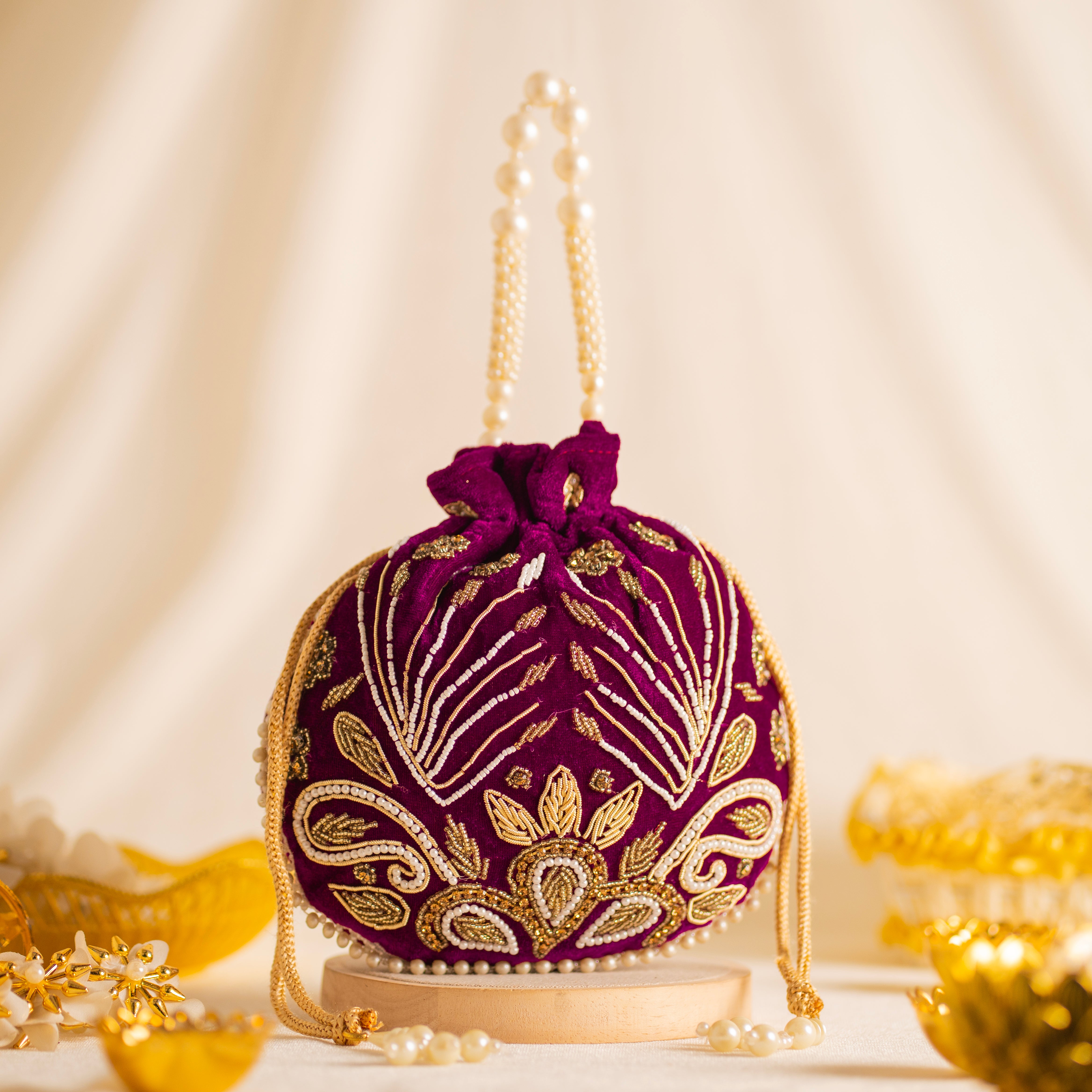 Majestic Charm | Cara