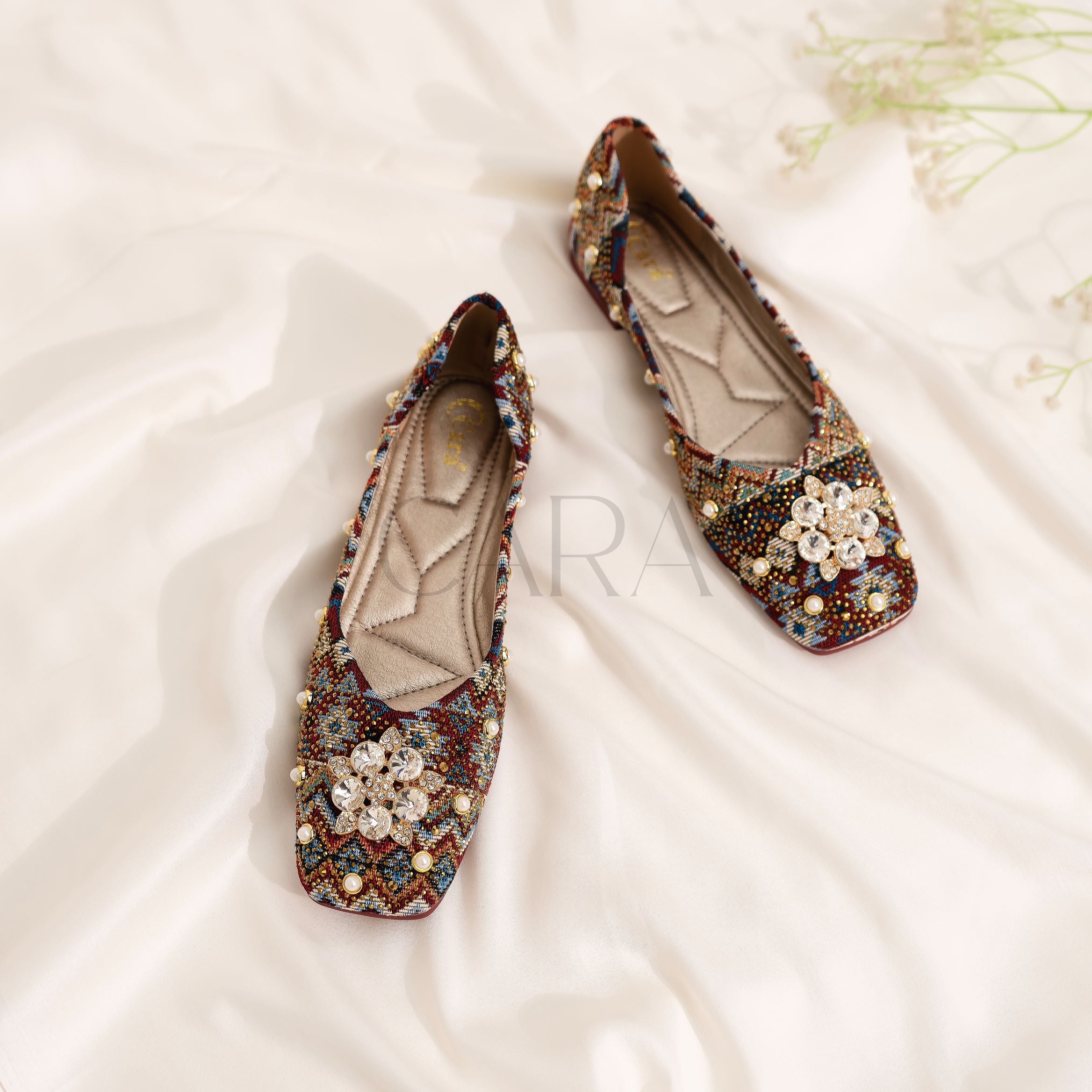 Maroon colour traditional Juttis