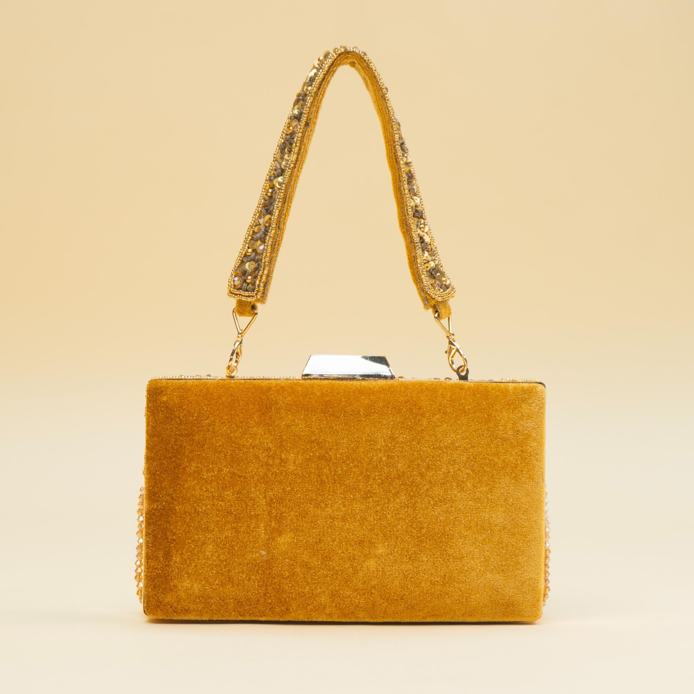 Timeless Pearl Gold Clutch