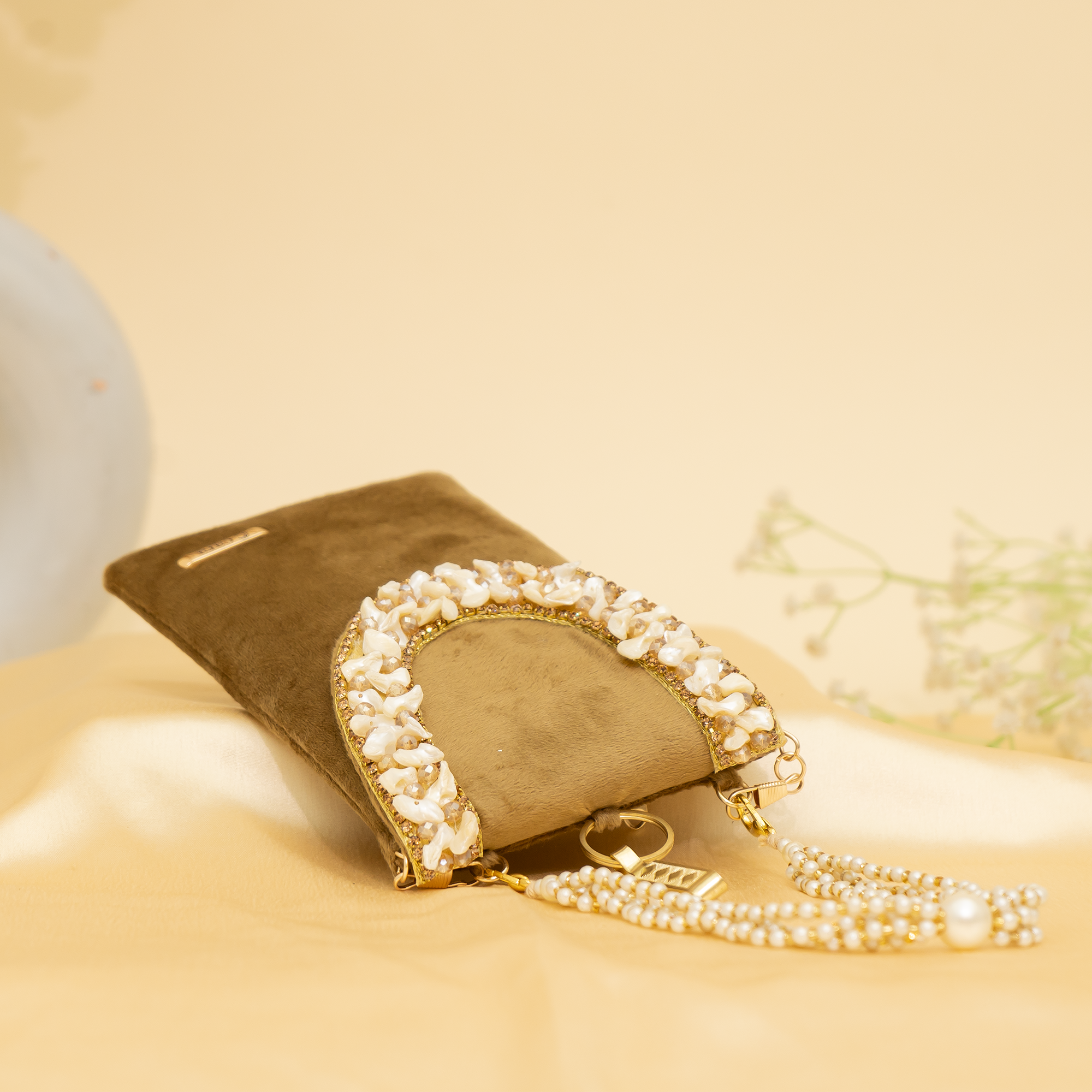 peanut brown Velvet Pearl Mobile Sling| cara