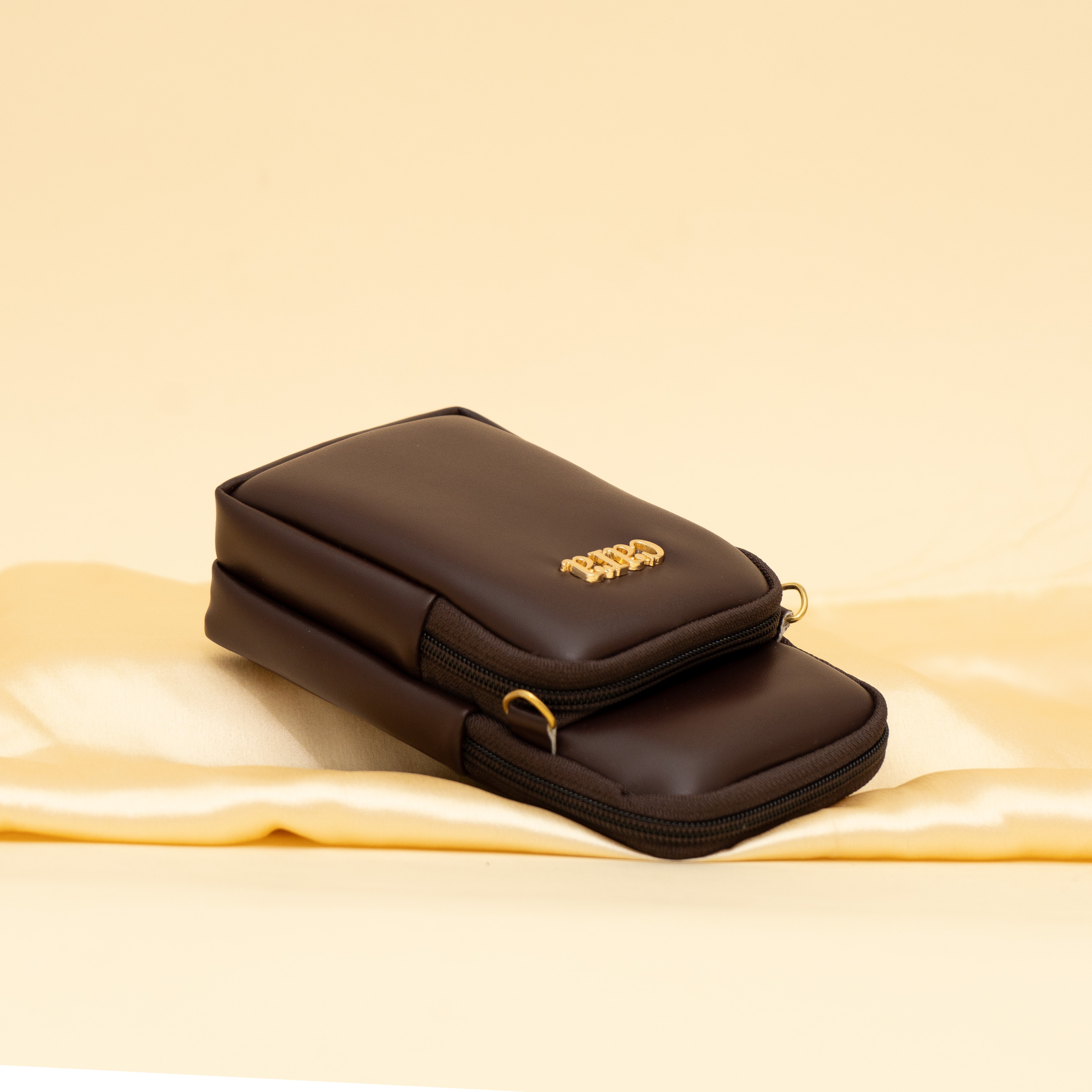 brown Daily Drip mobile sling| cara