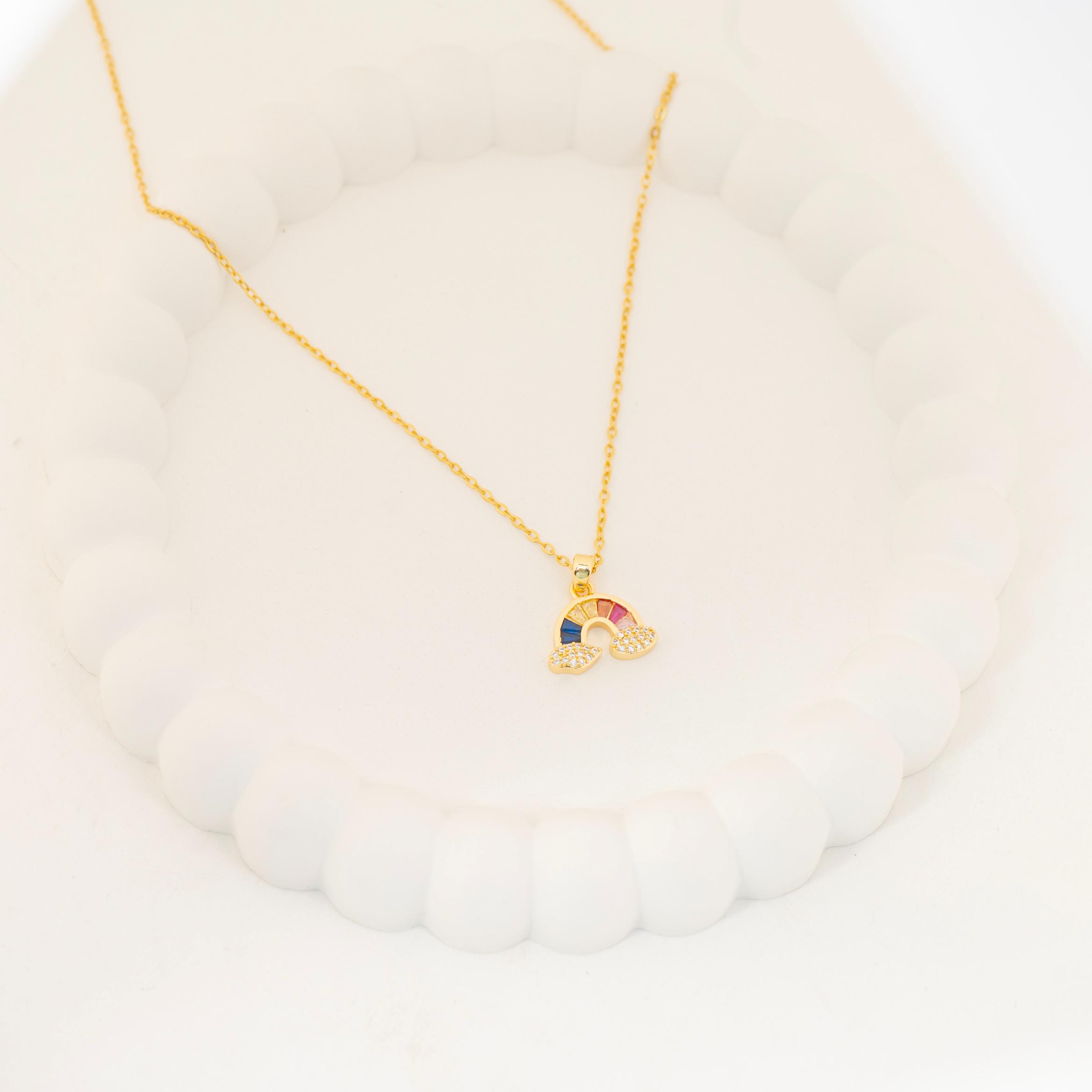 Timeless Curve Necklace