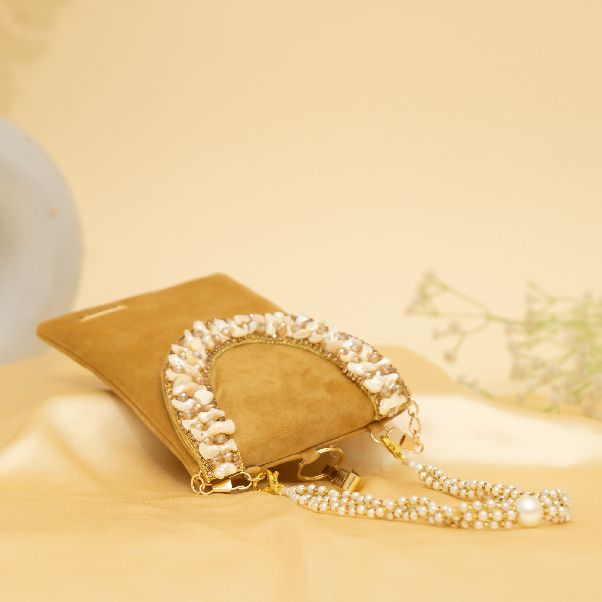 Velvet Pearl Mobile Sling| cara