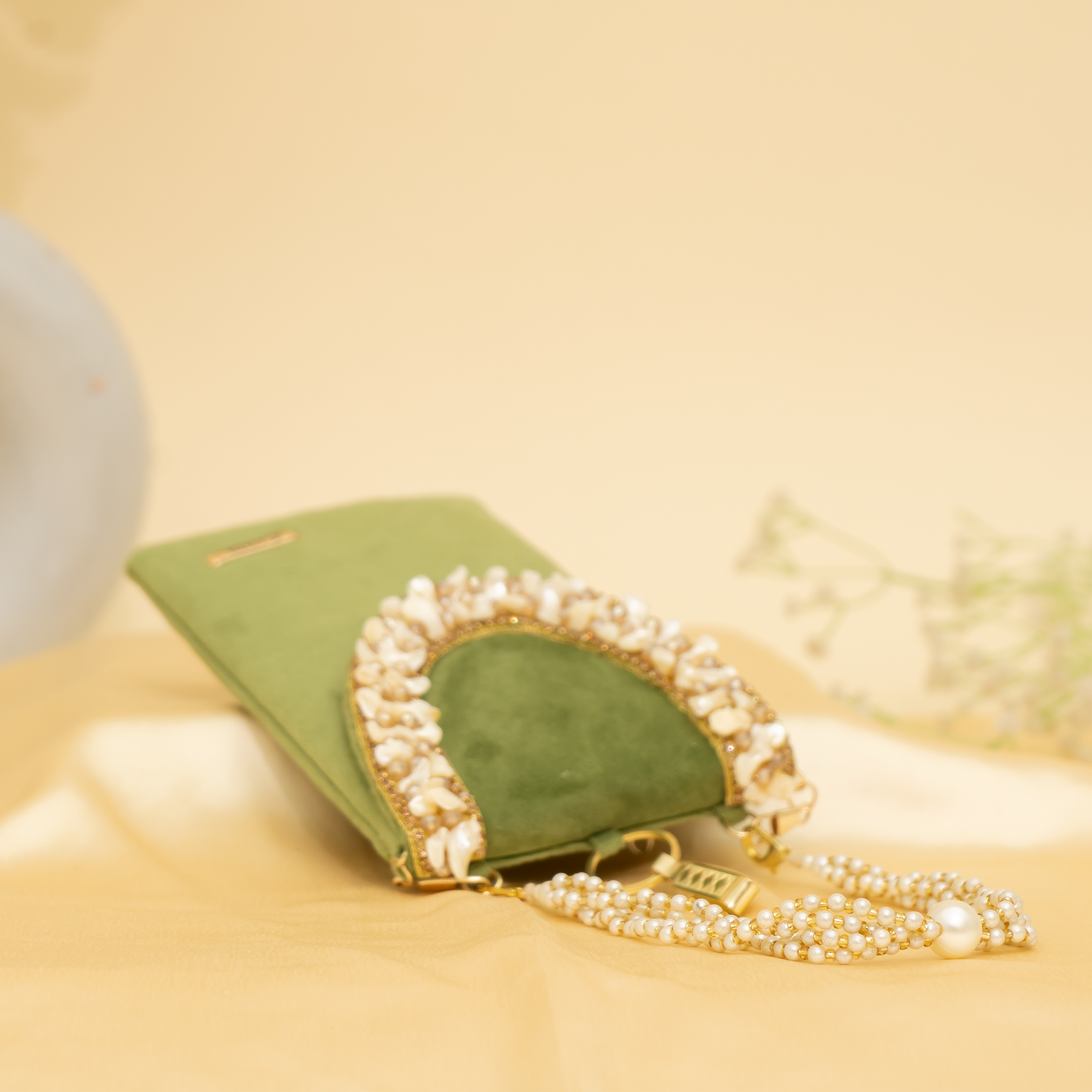 Velvet Pearl Mobile Sling| cara