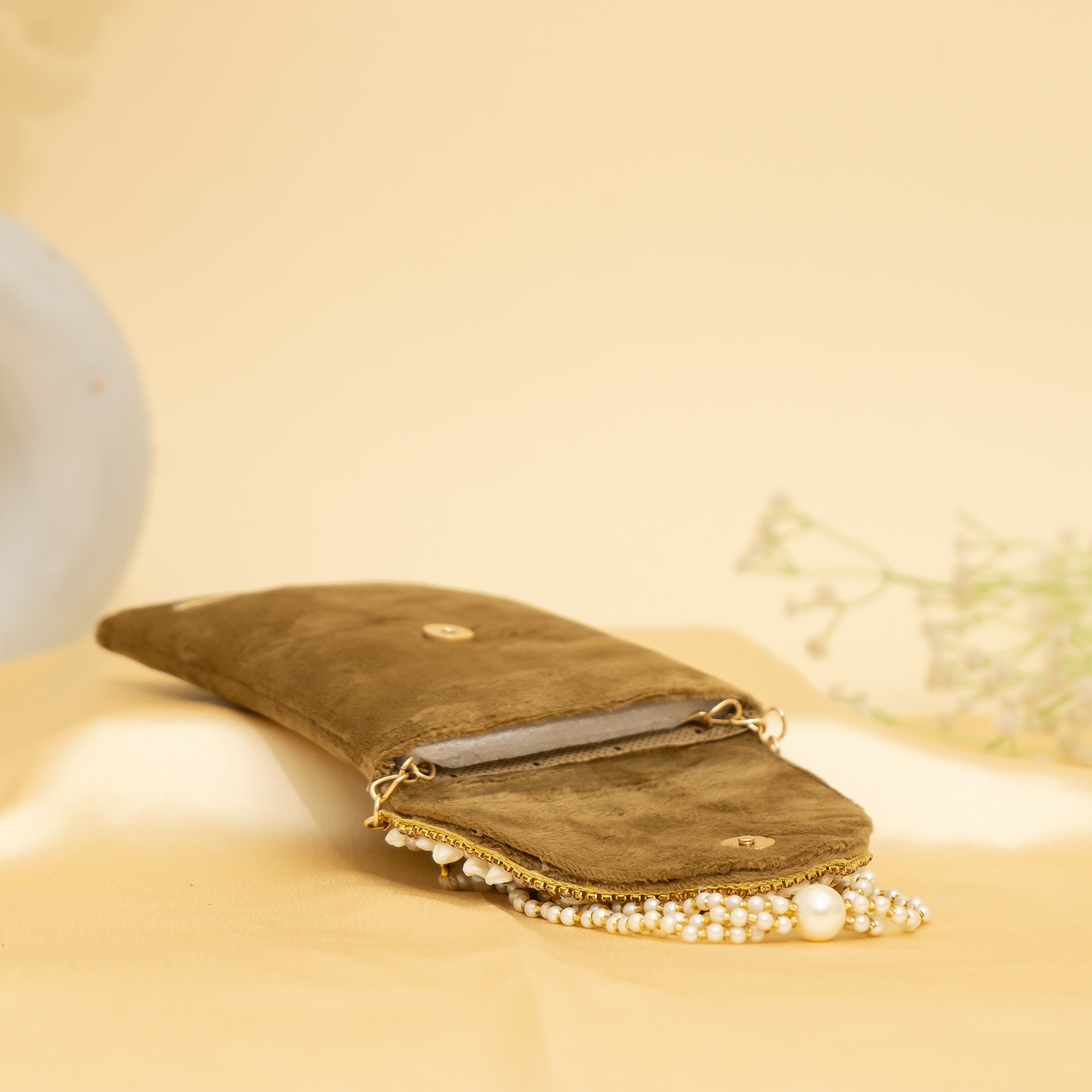 peanut brown Velvet Pearl Mobile Sling| cara