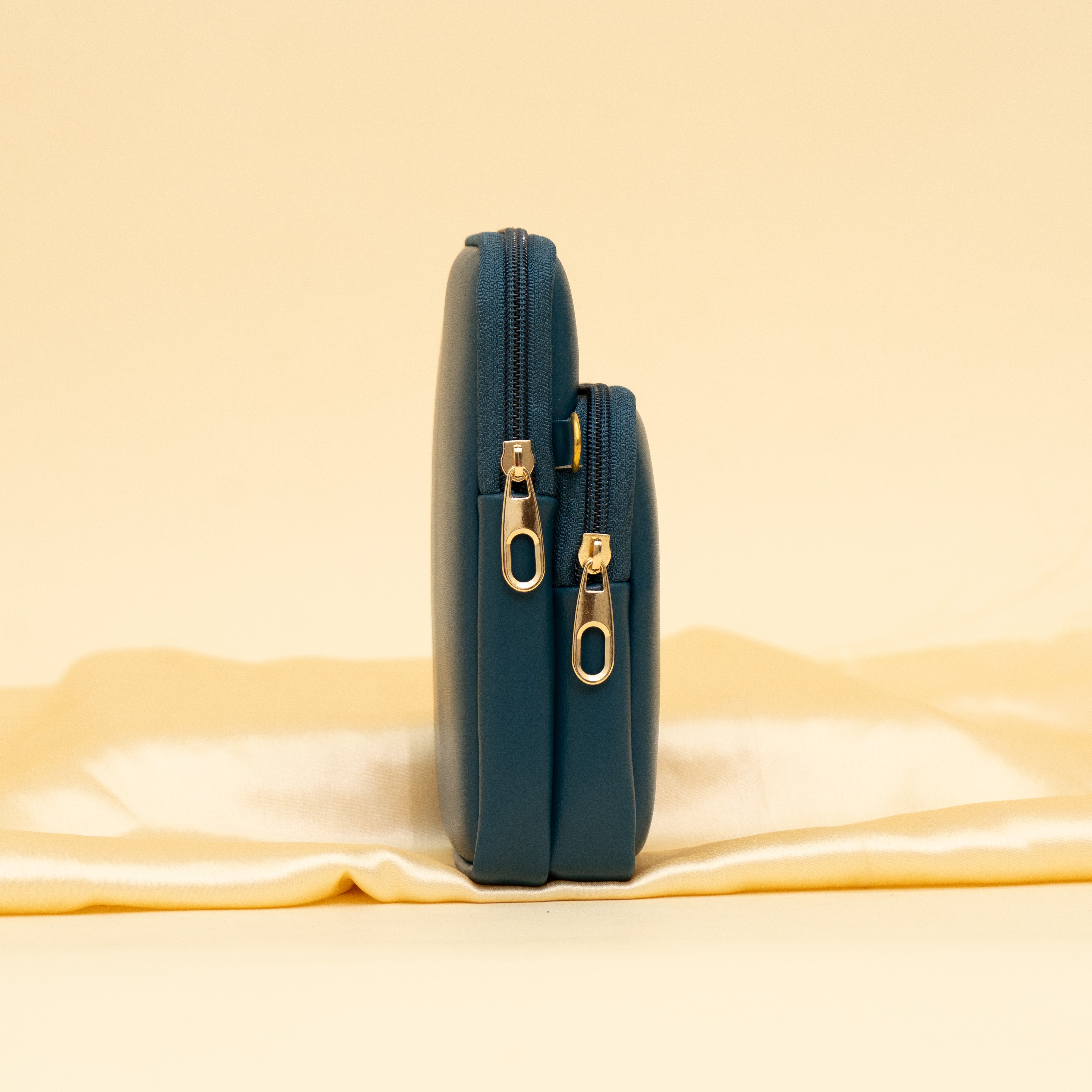 blue Daily Drip Mobile sling| cara