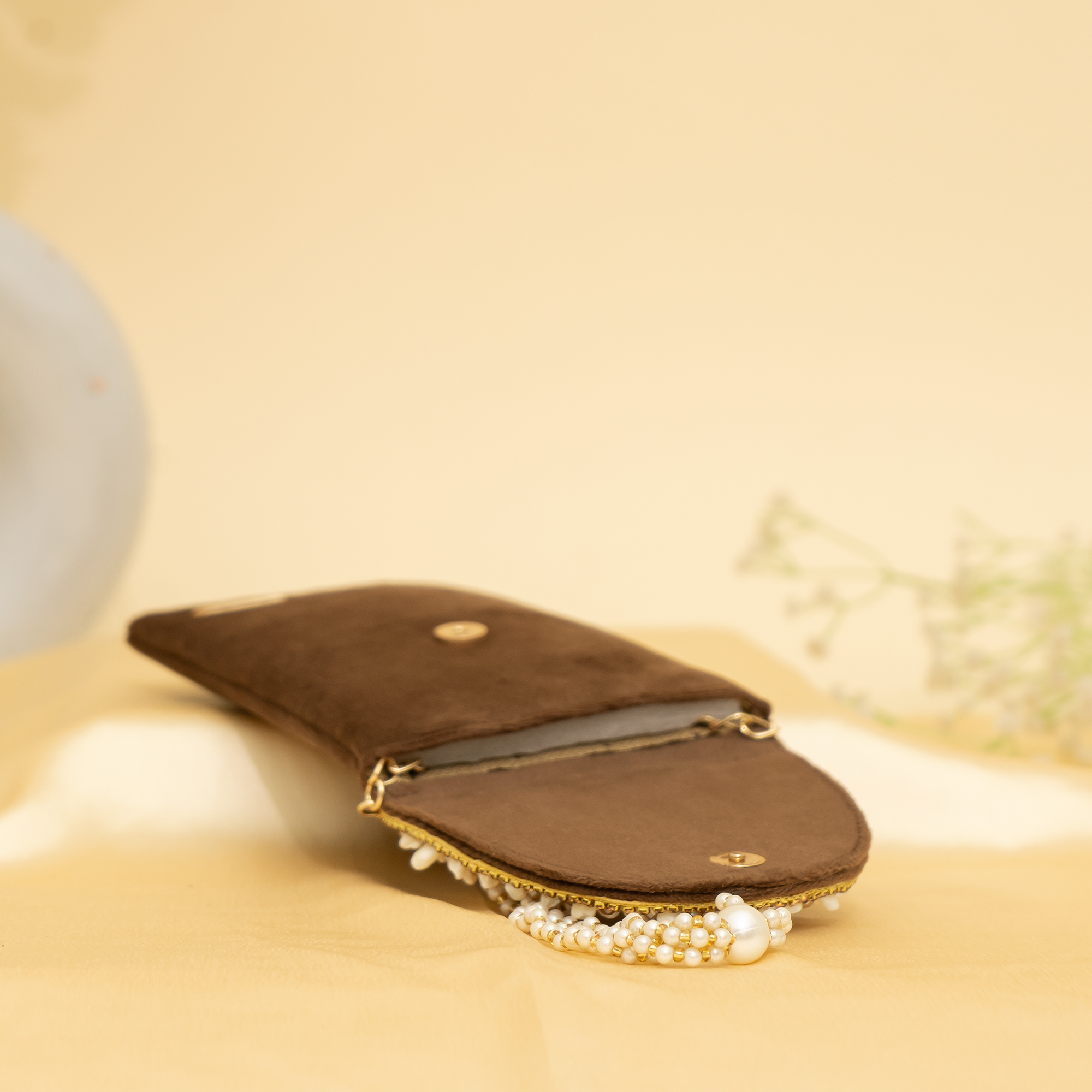 Velvet Pearl Mobile Sling| cara