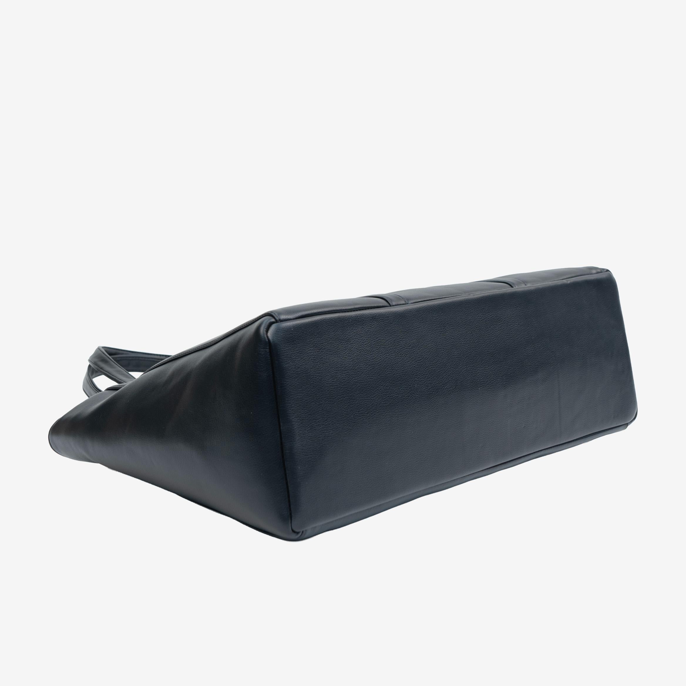 Gentle Aura Handbag