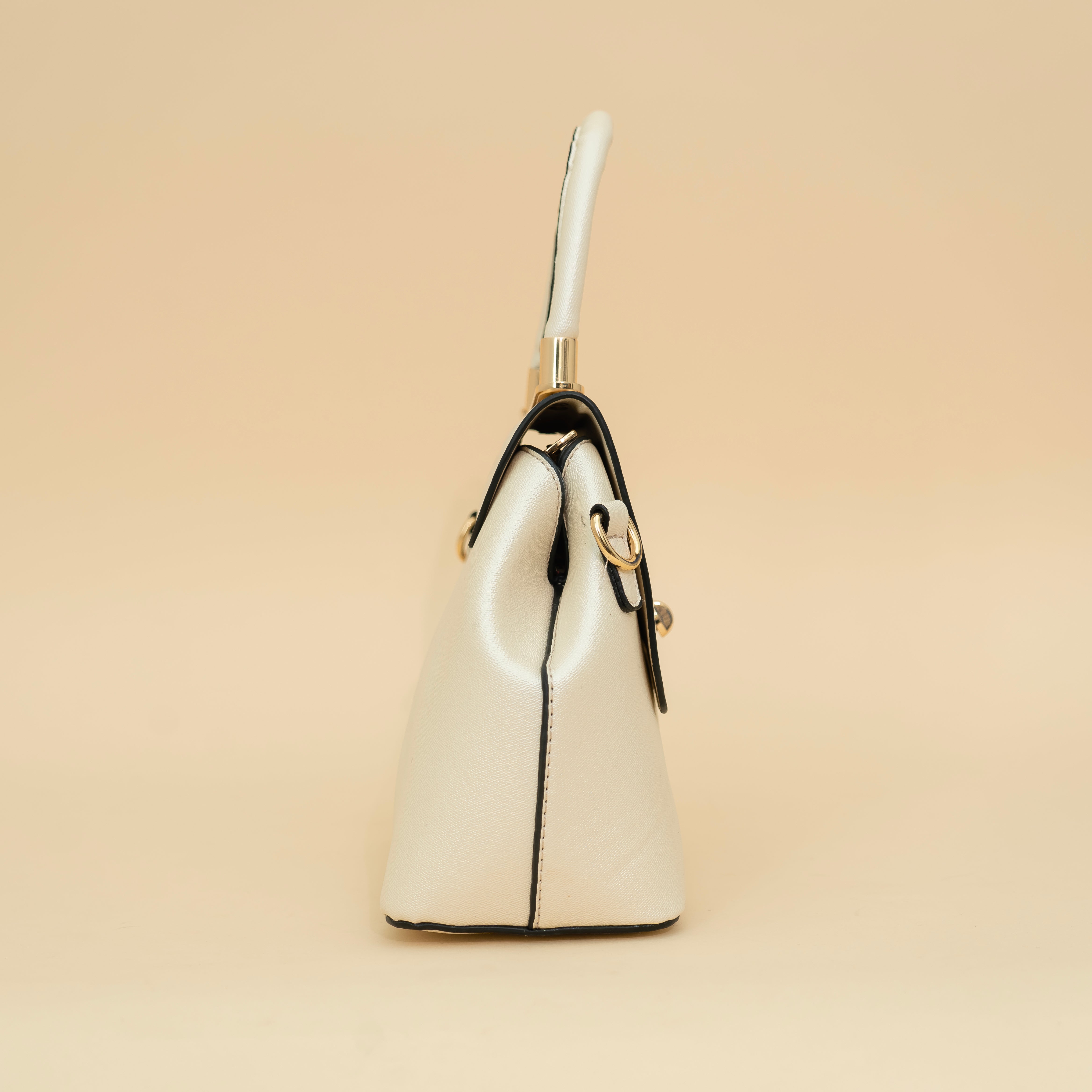 Adorable White Handbag | CARA