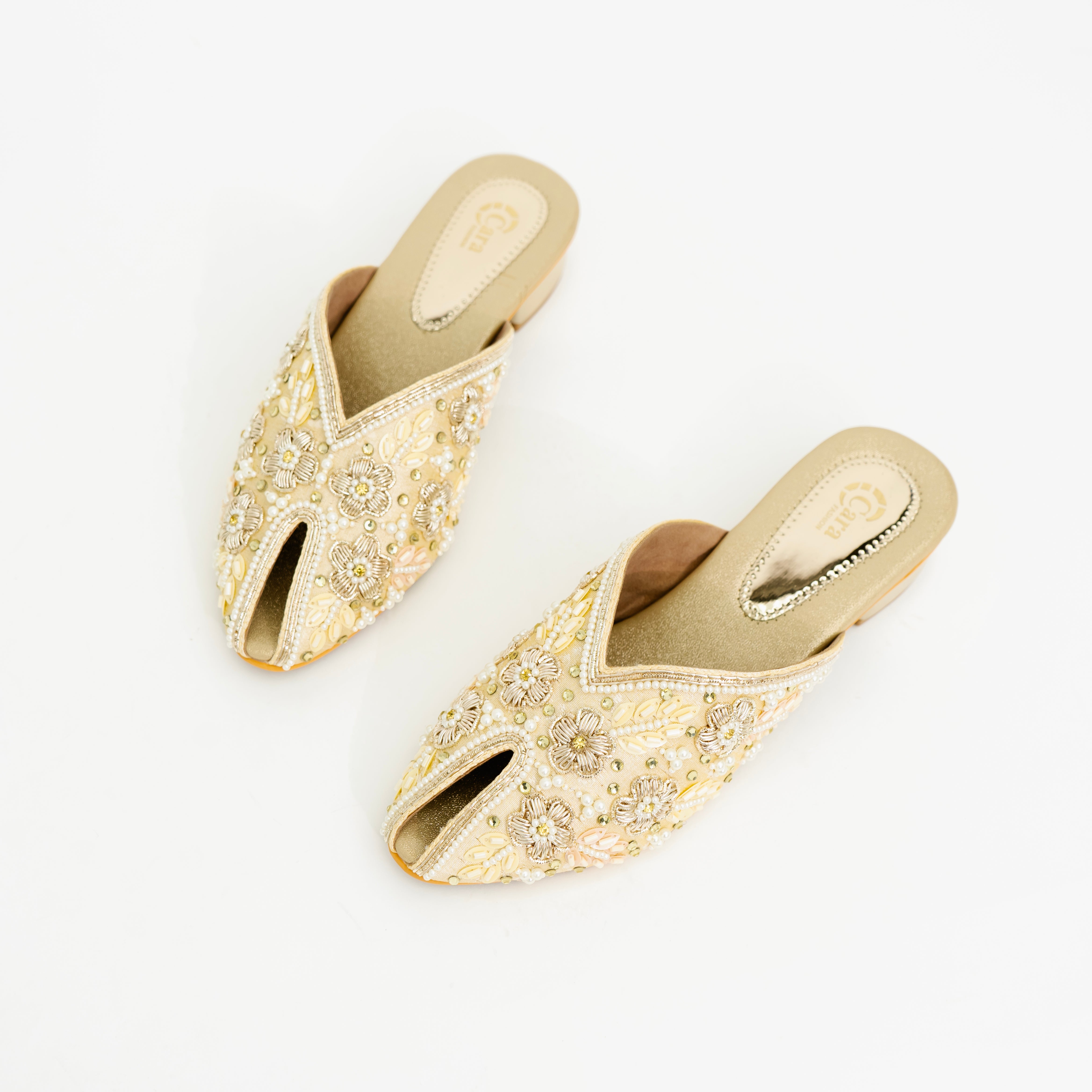 Gold Mehfil Juttis | Cara