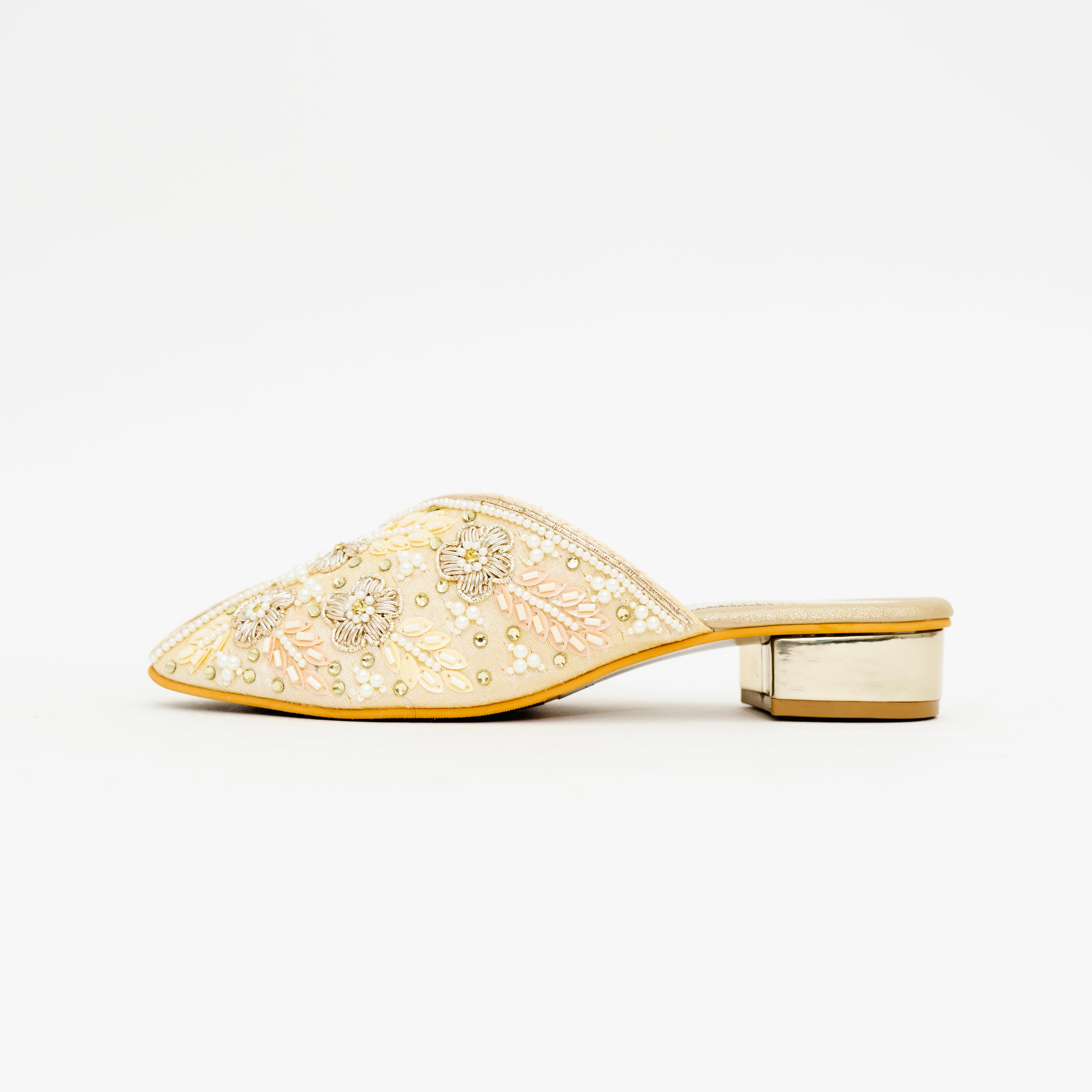 Gold Mehfil Juttis | Cara