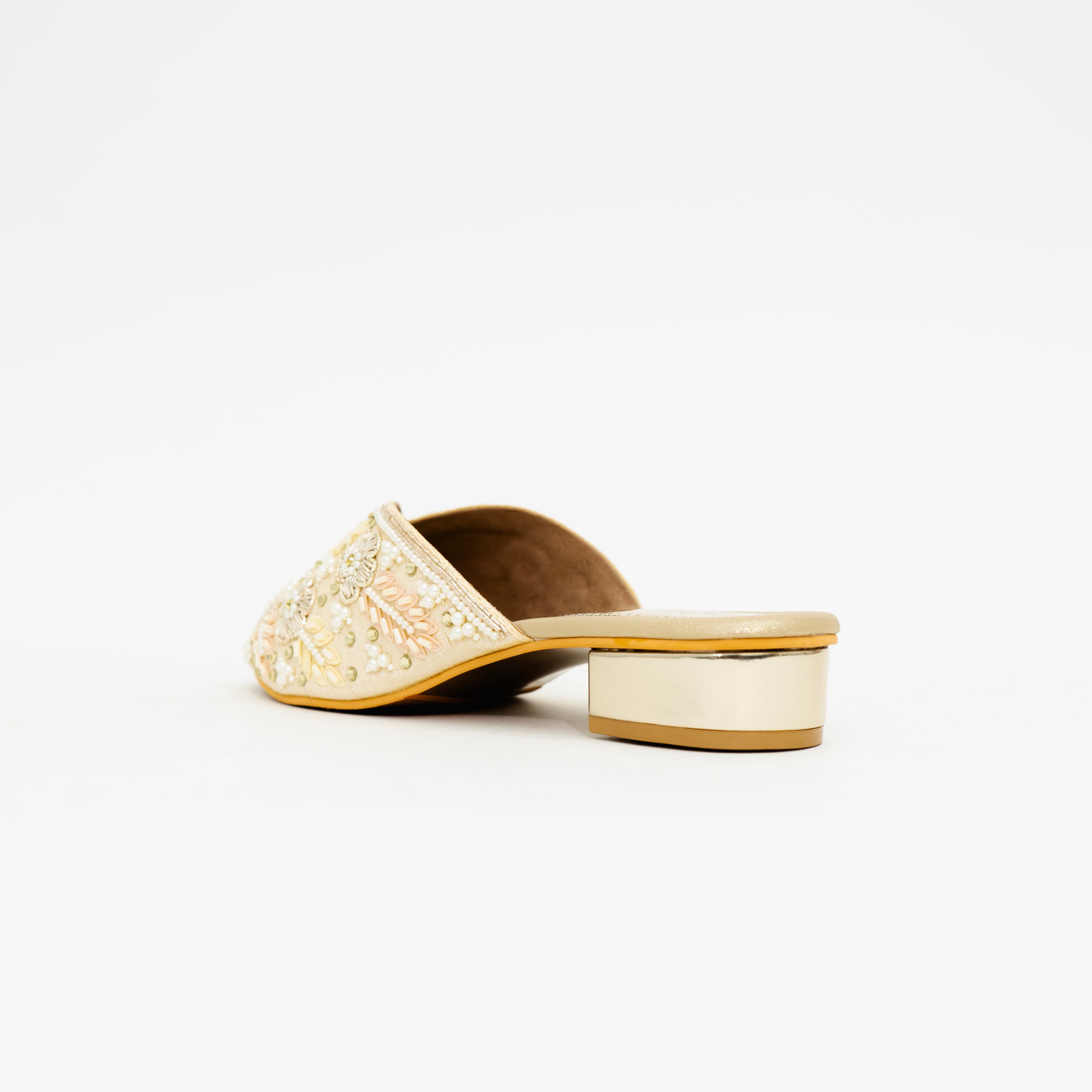 Gold Mehfil Juttis | Cara