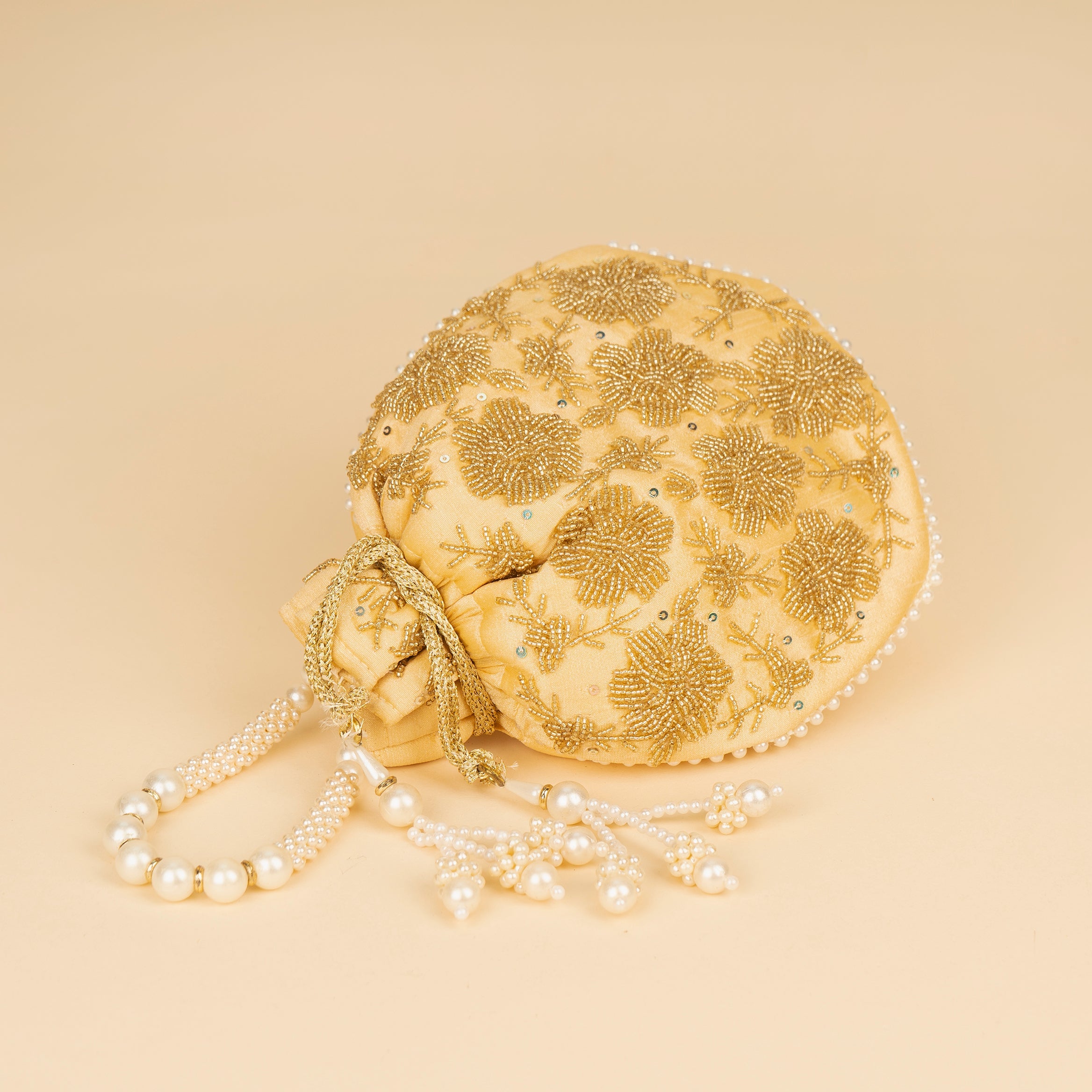 Pearl Glow Fantasy Potli