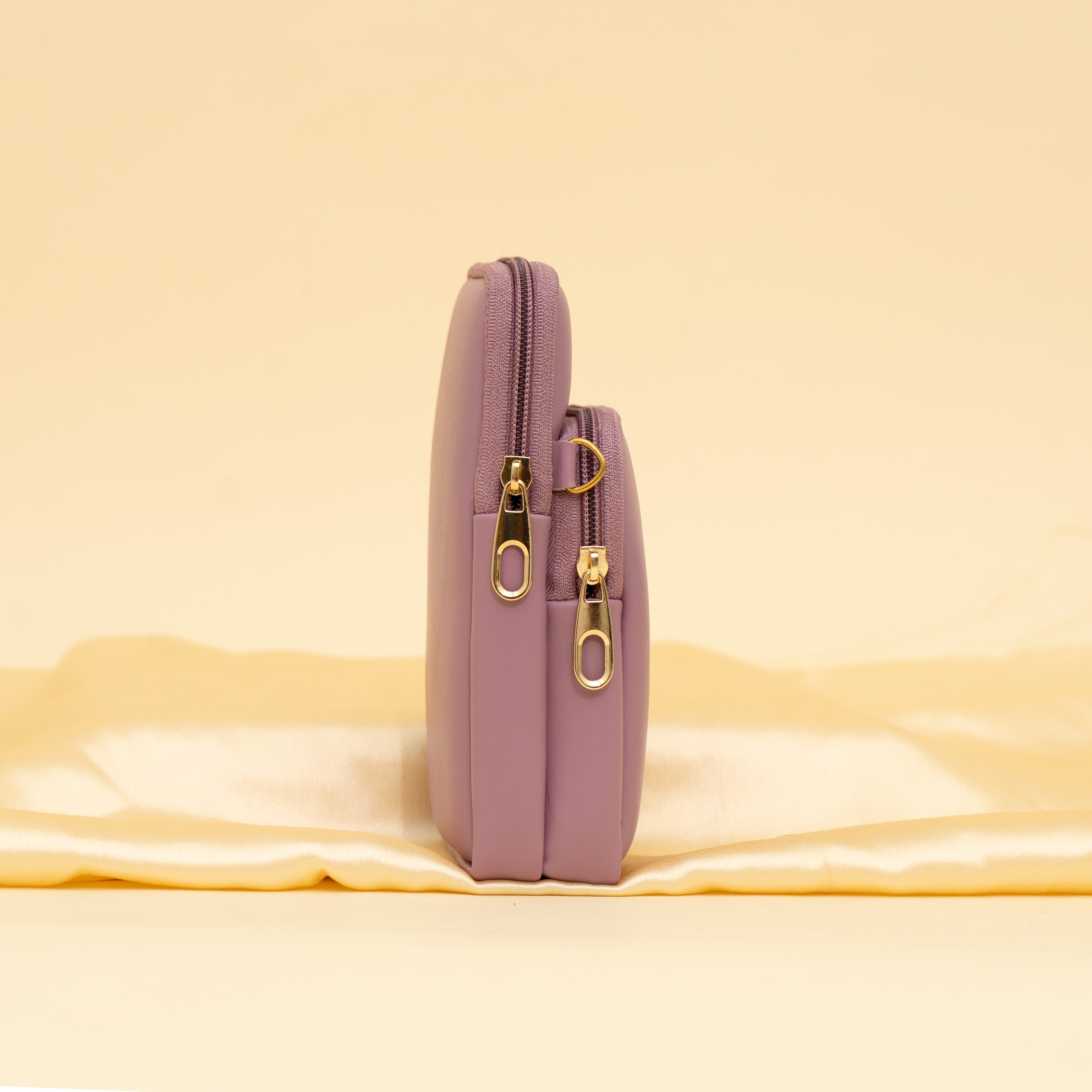 pink Daily Drip mobile sling| cara