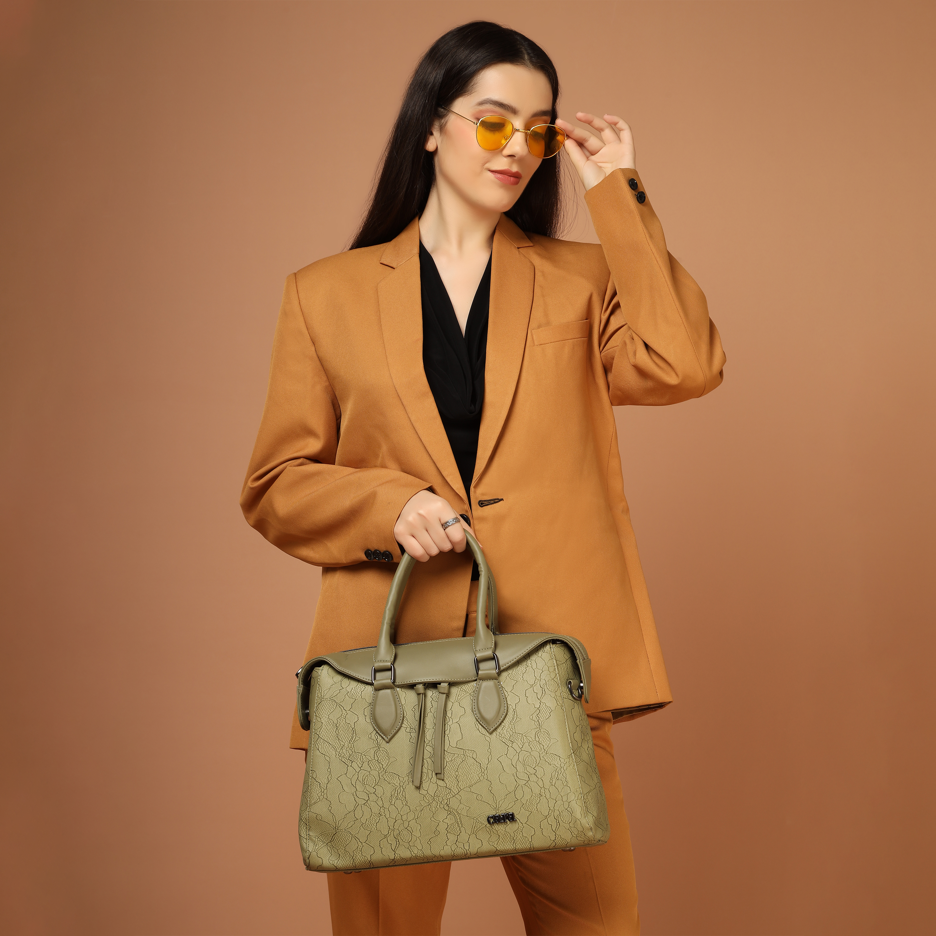 Olive Carry Crazily handbag | cara