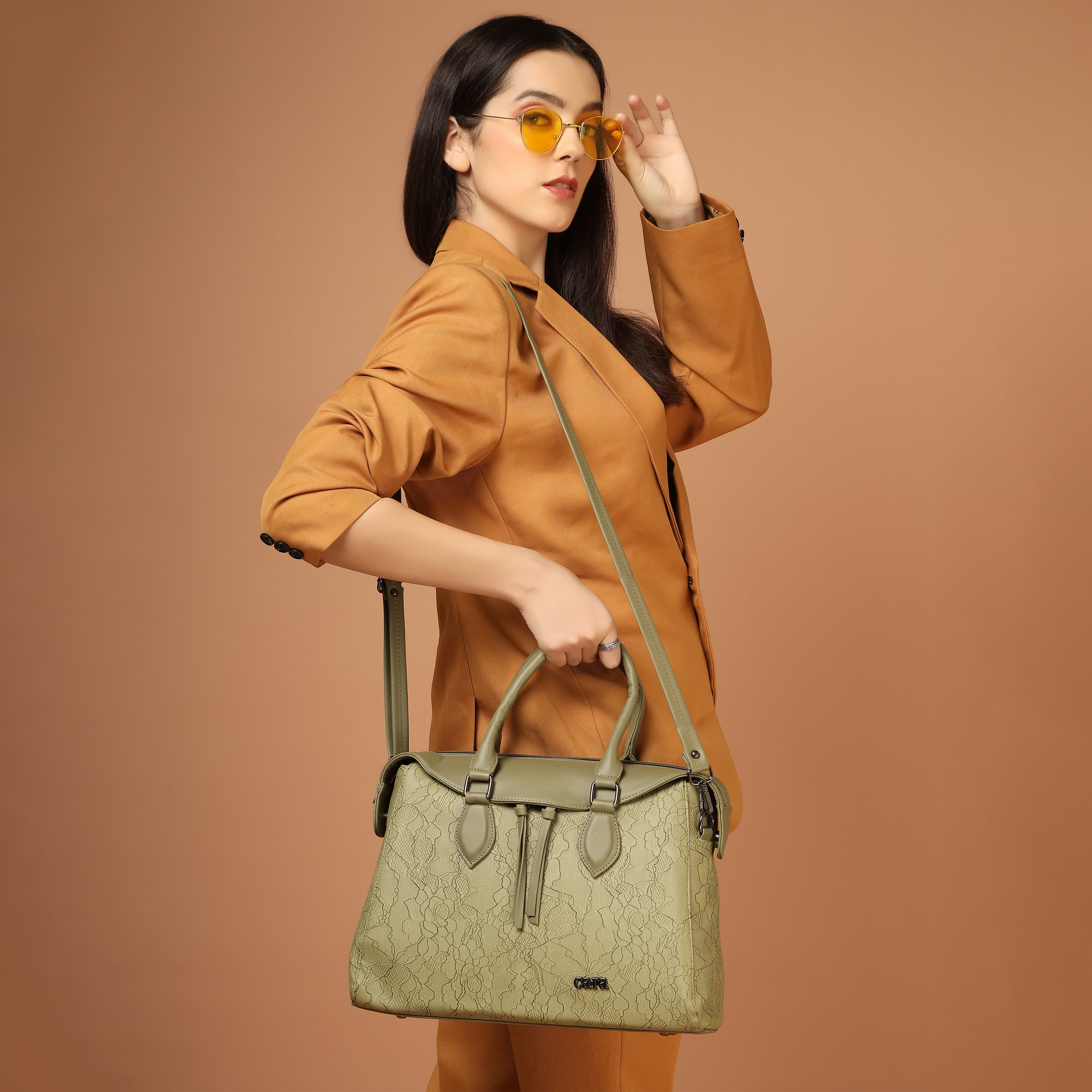 Olive Carry Crazily handbag | cara