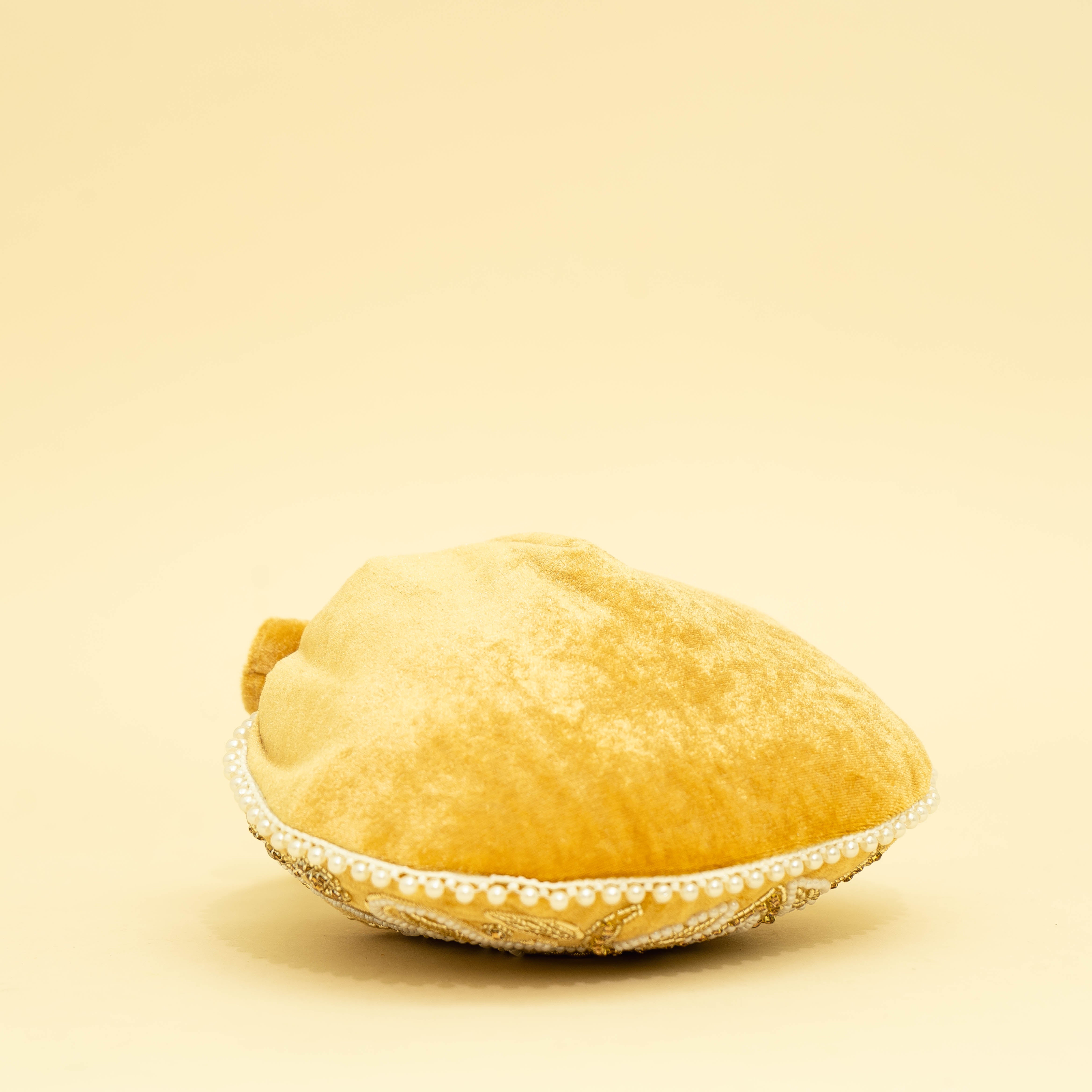 Majestic Yellow Charm | Cara