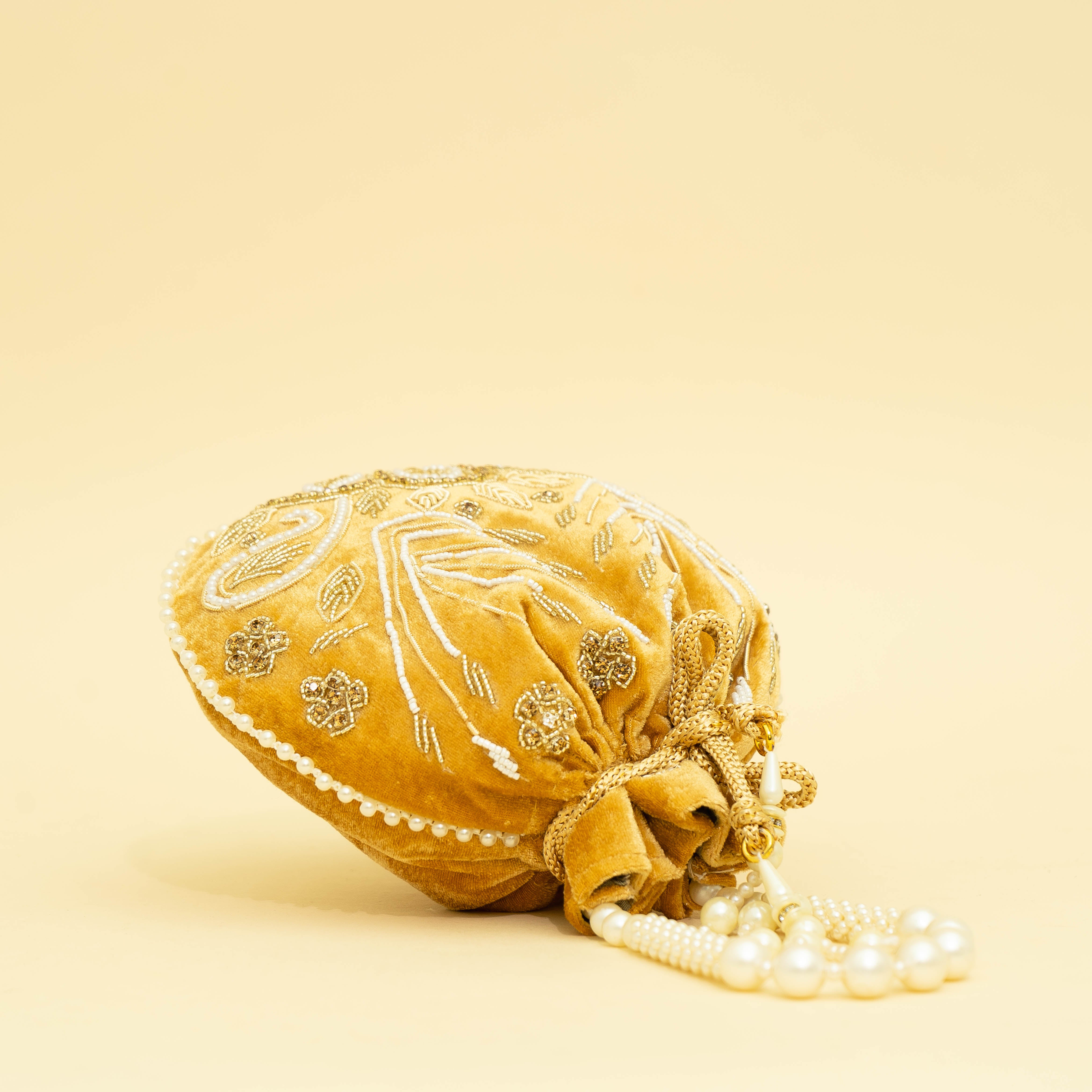 Majestic Yellow Charm | Cara