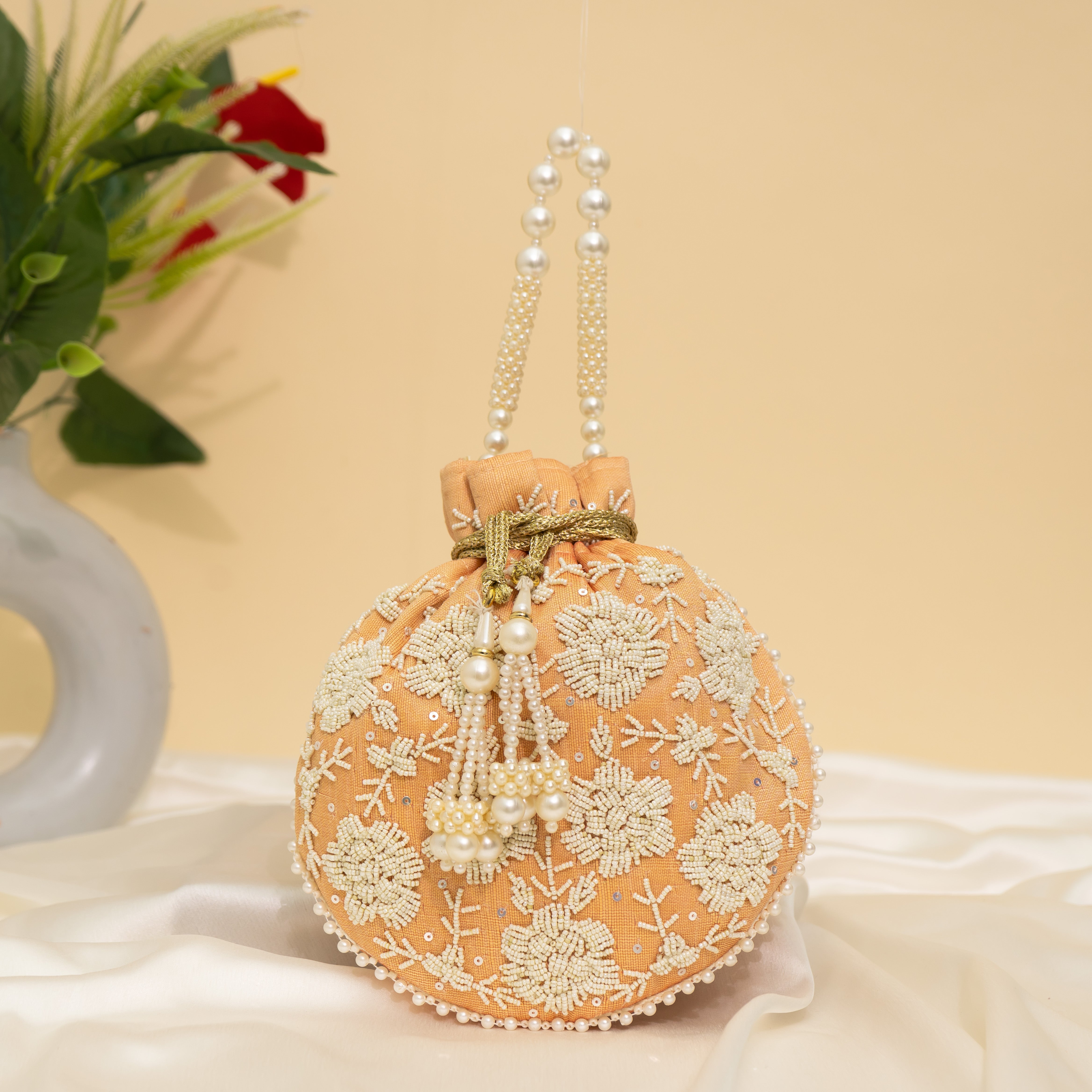 Pearl Glow Fantasy Potli