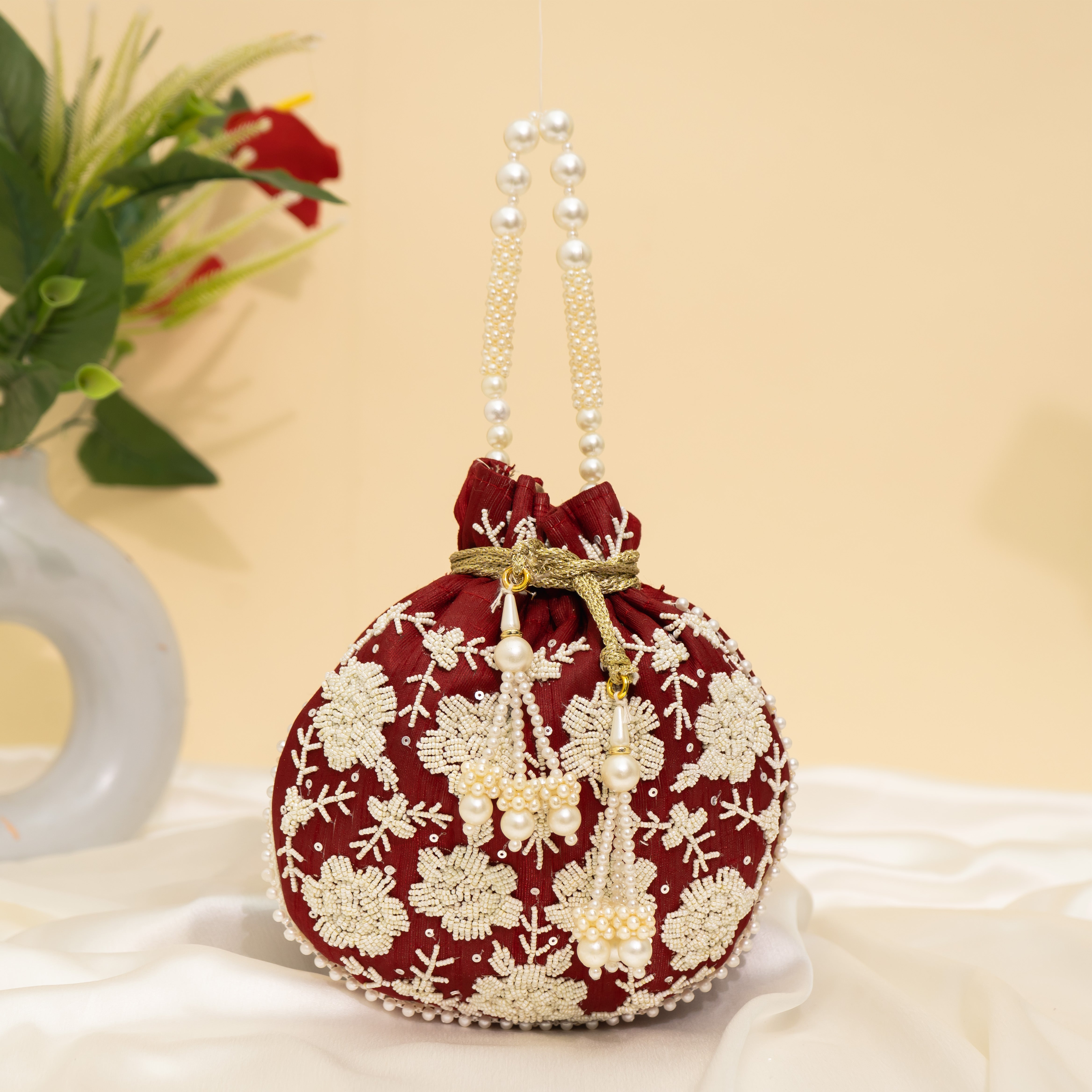 Pearl Glow Fantasy Potli