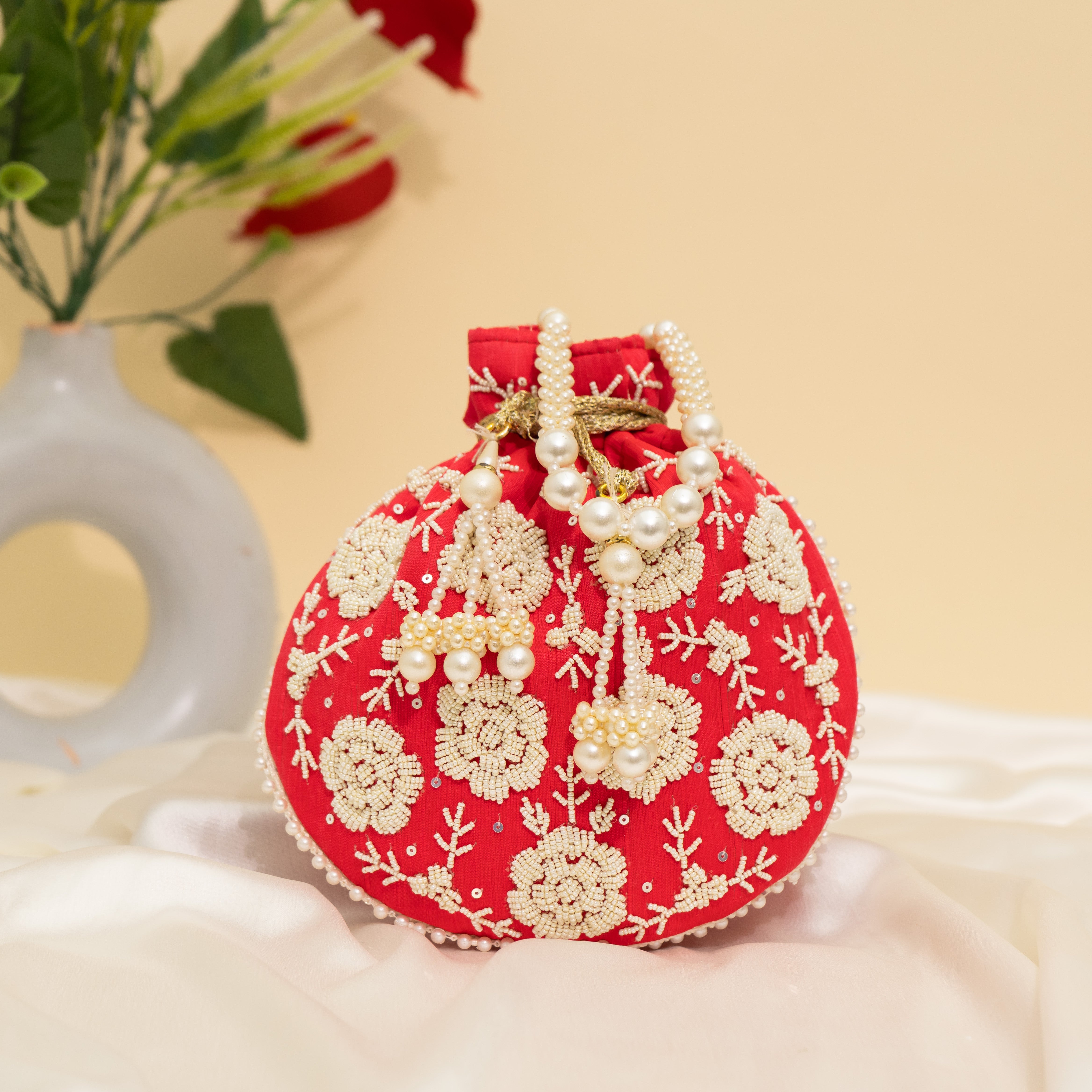 Pearl Glow Fantasy Potli