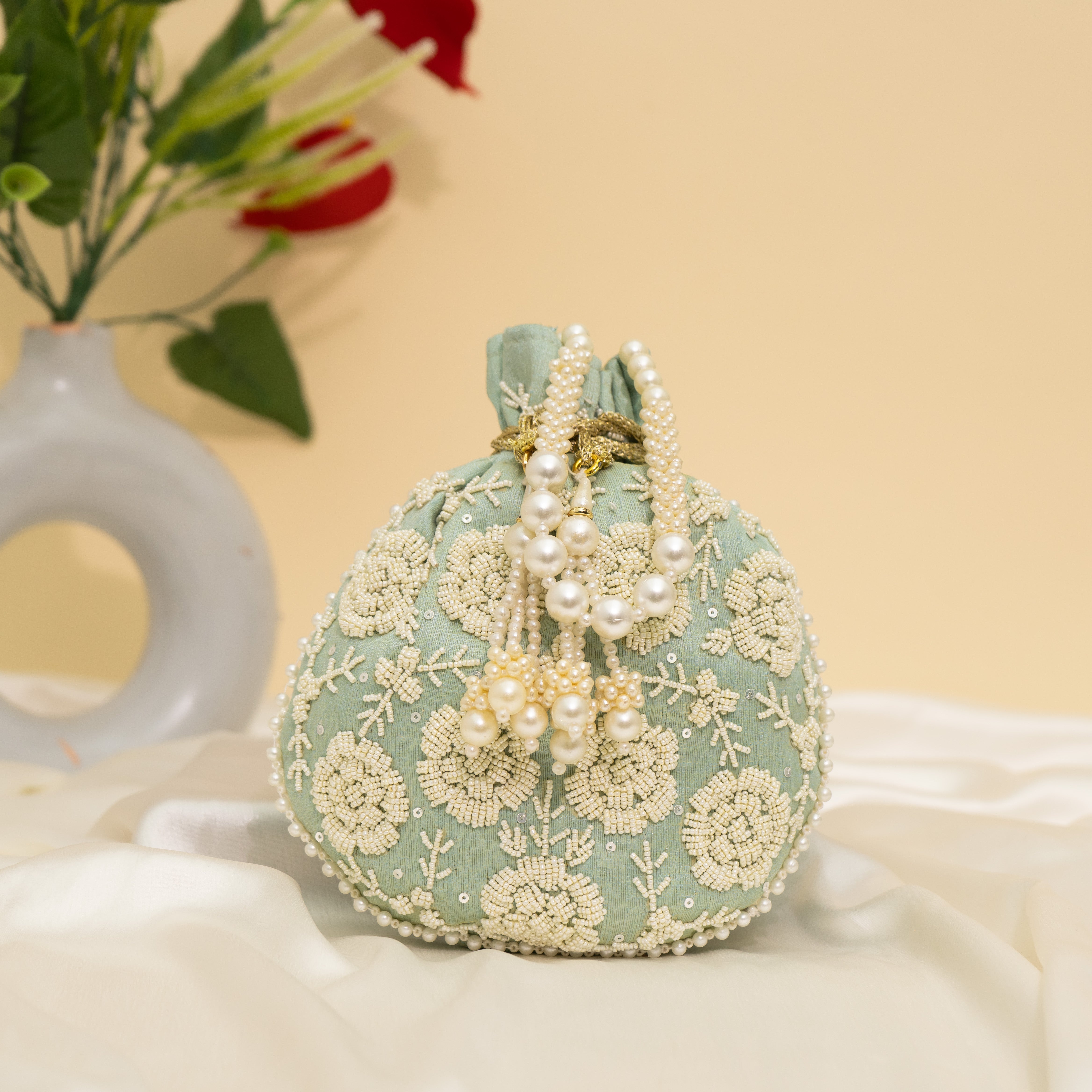 Pearl Glow Fantasy Potli