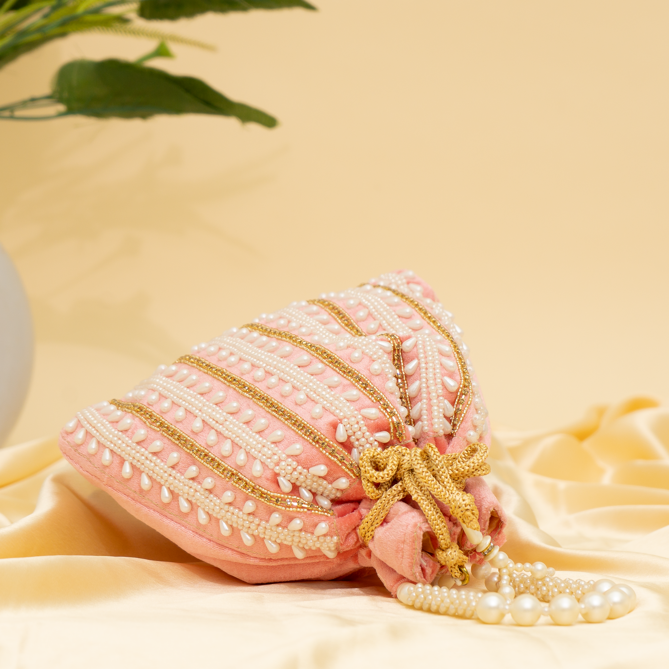 peach Pearl Majesty potli | cara