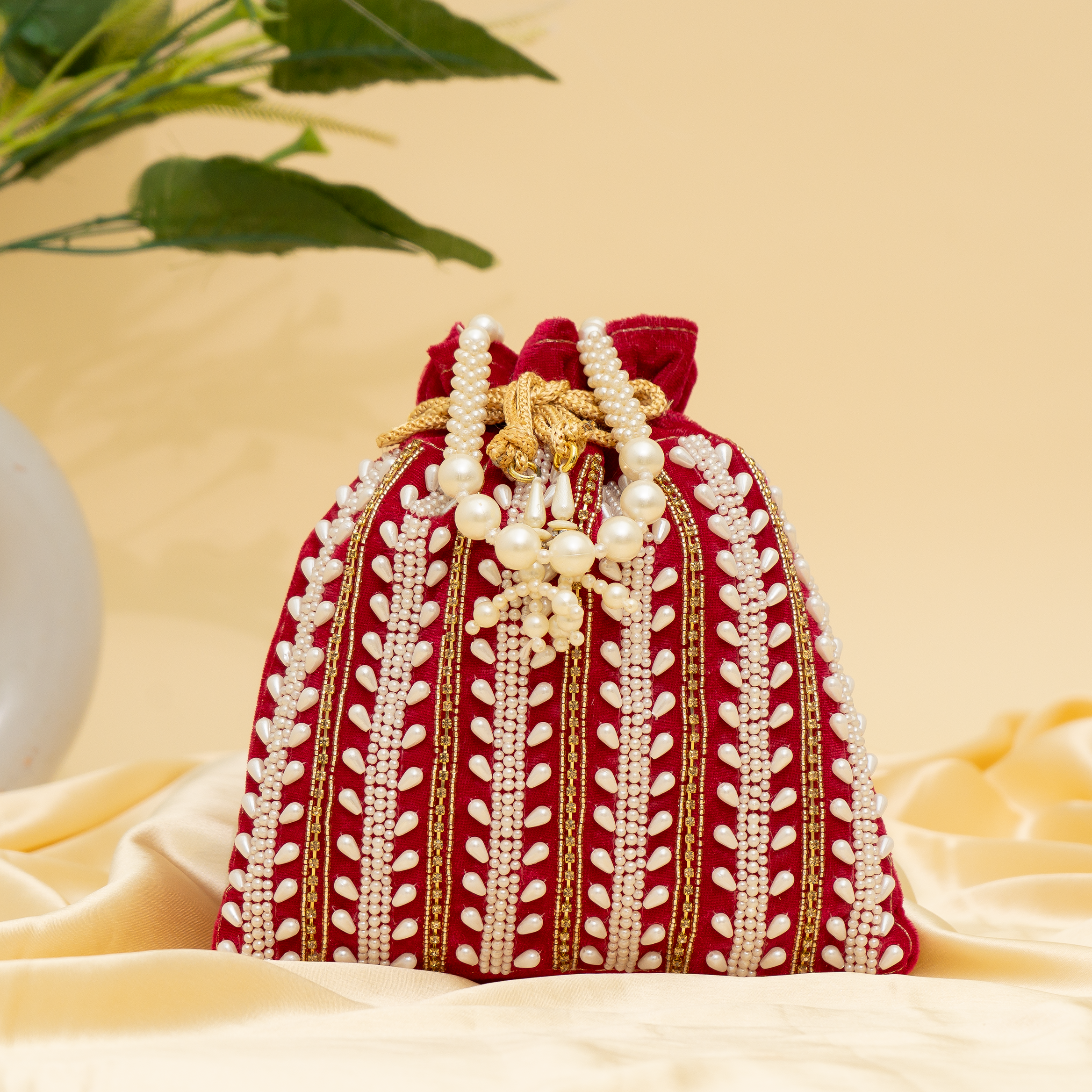 Red Pearl Majesty potli | cara