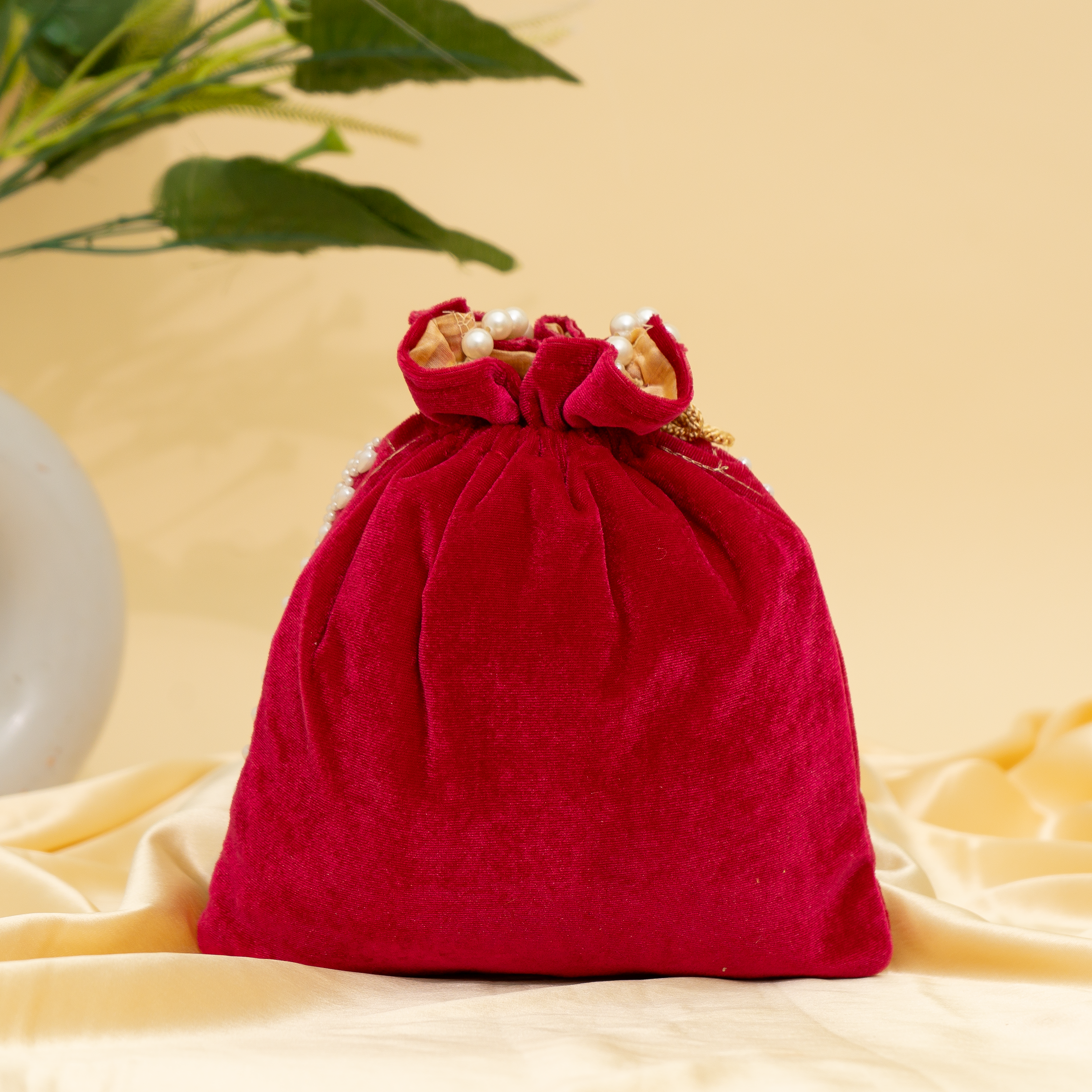 Red Pearl Majesty potli | cara