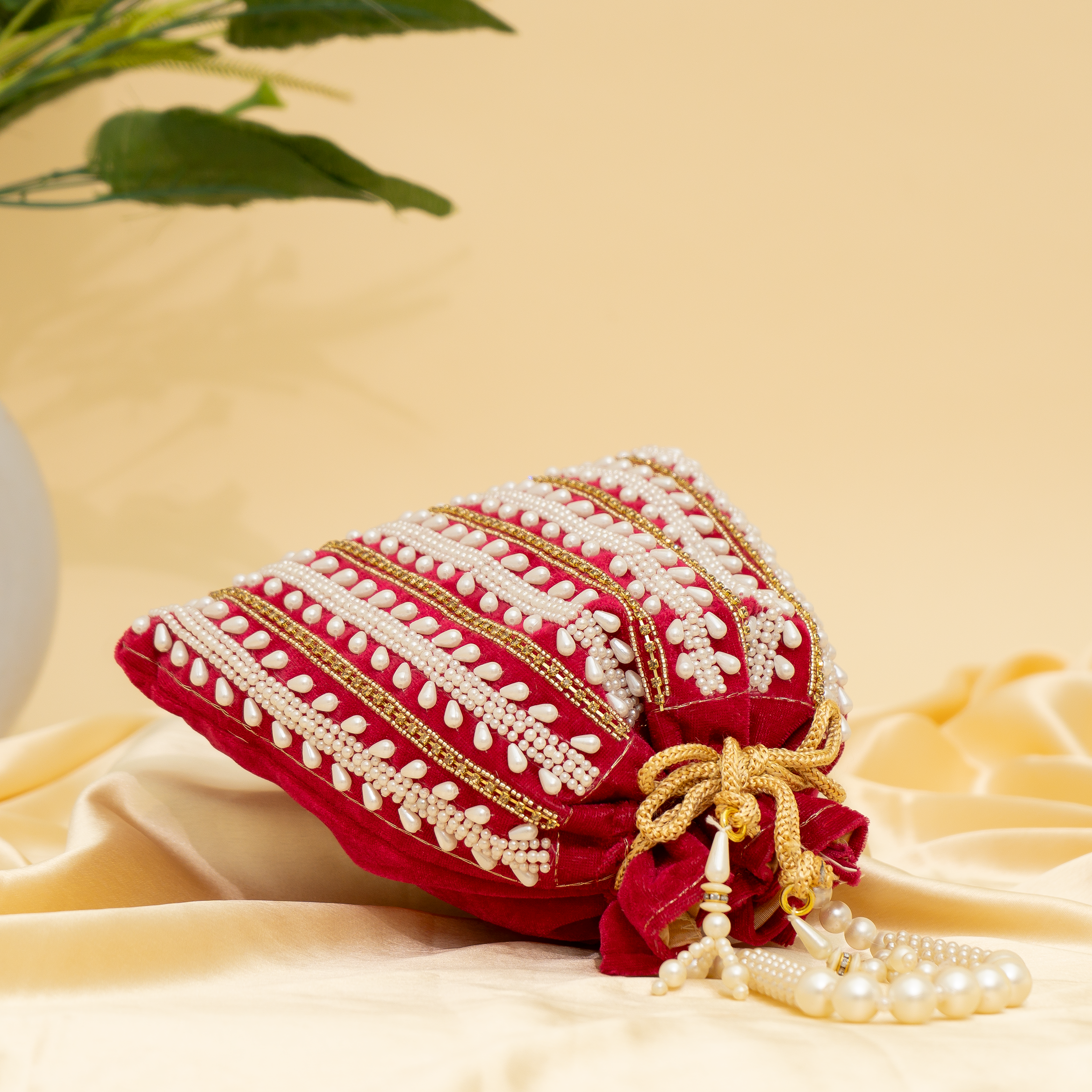 Red Pearl Majesty potli | cara