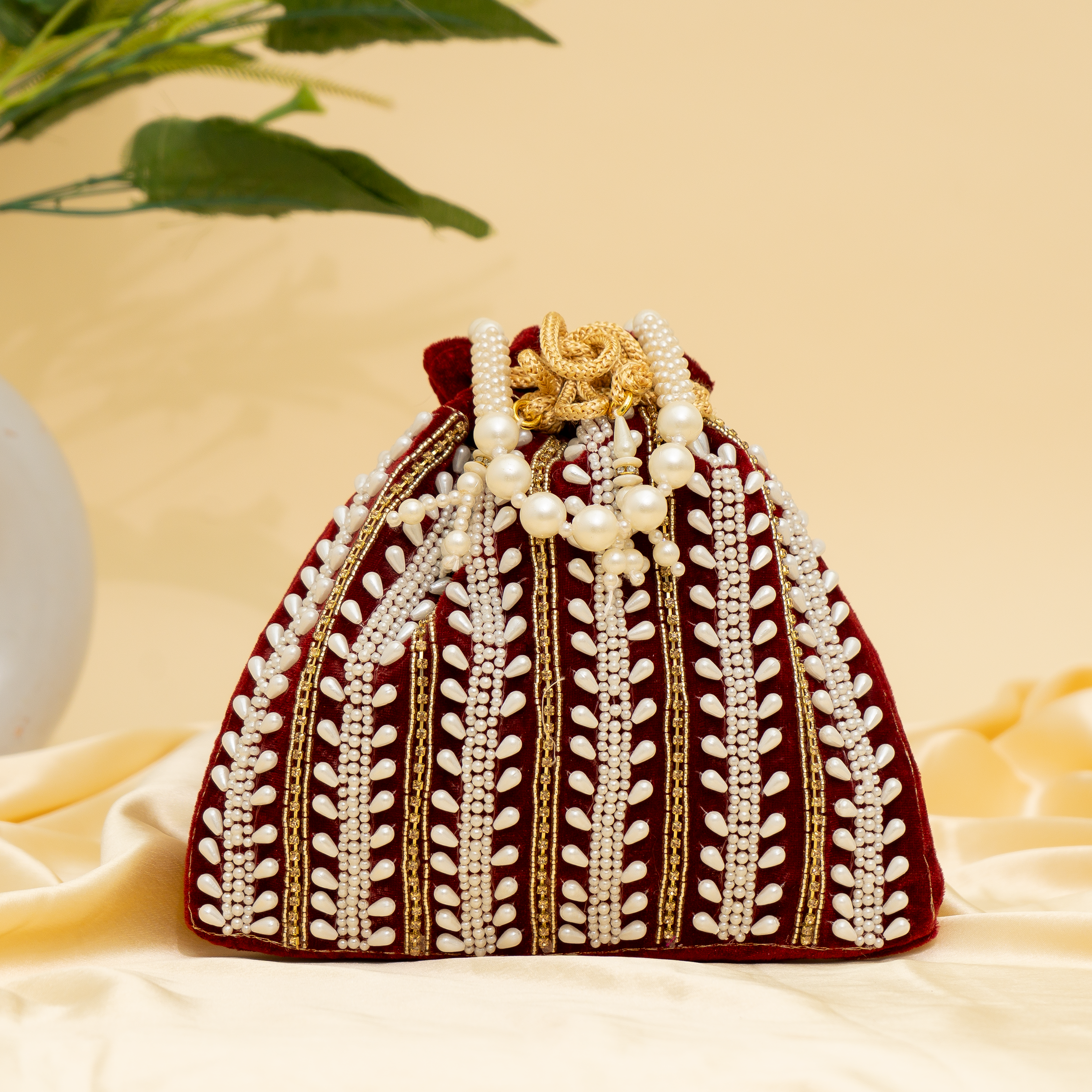maroon Pearl Majesty potli | cara
