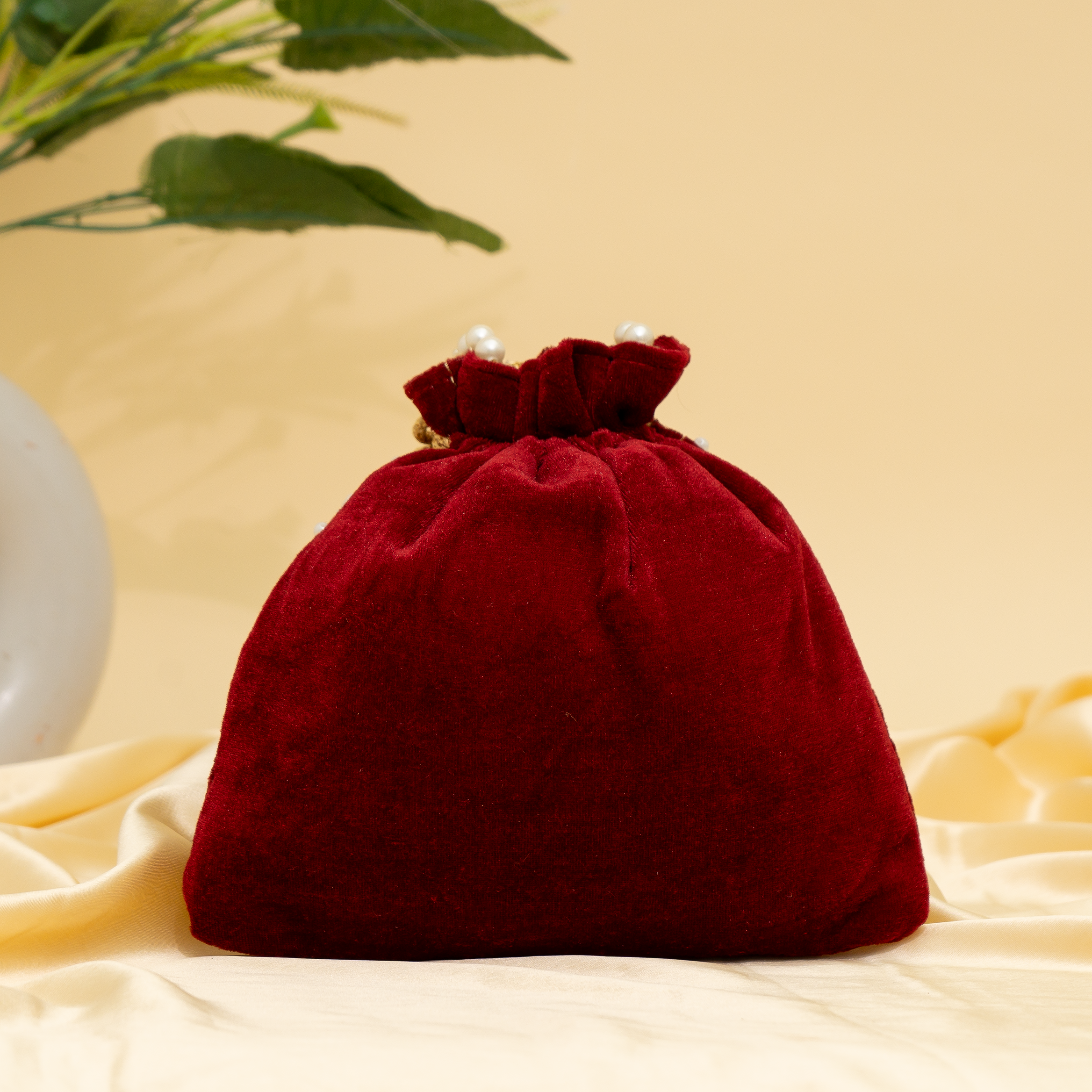 maroon Pearl Majesty potli | cara