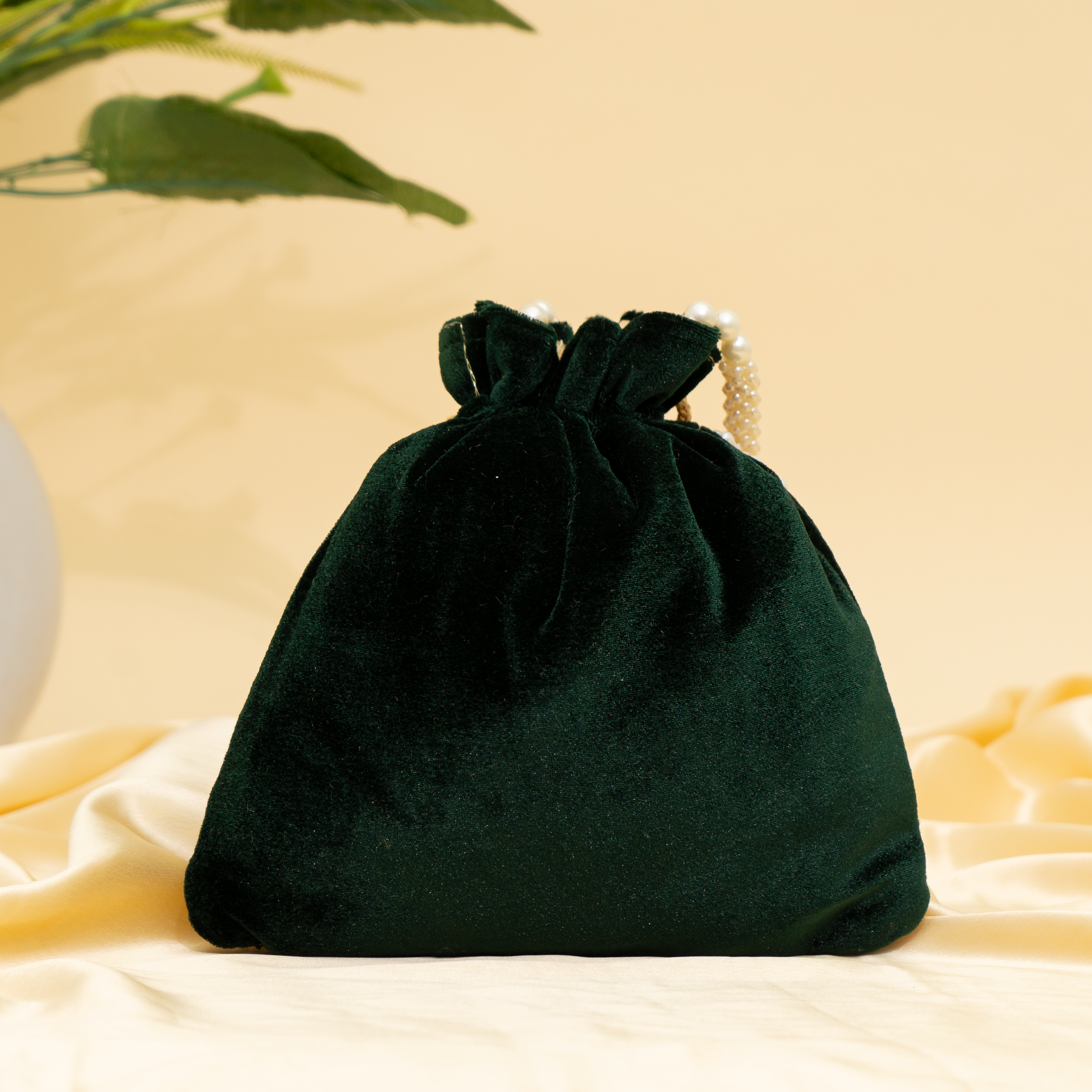 green Pearl Majesty potli | cara