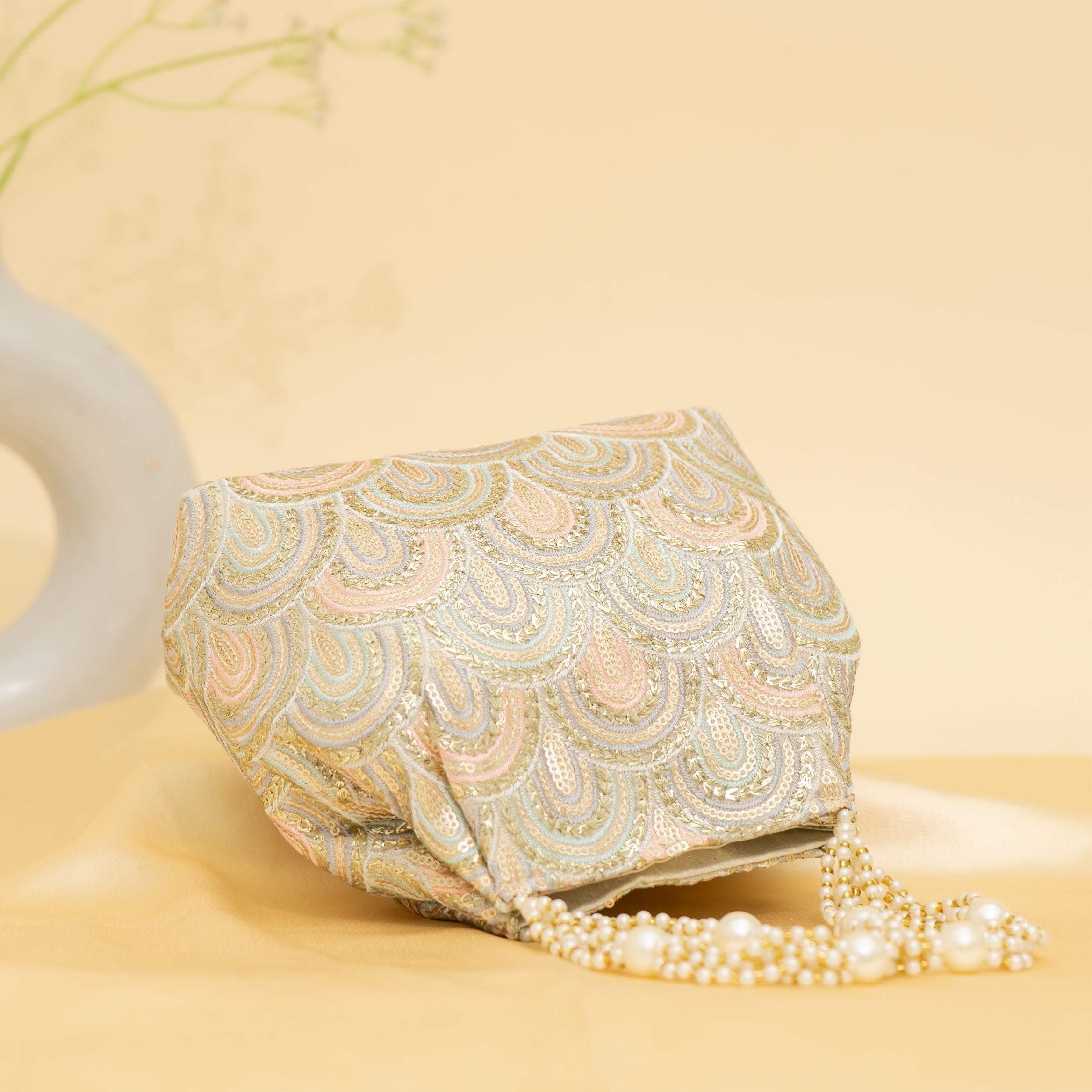 Golden Grace Potli | cara